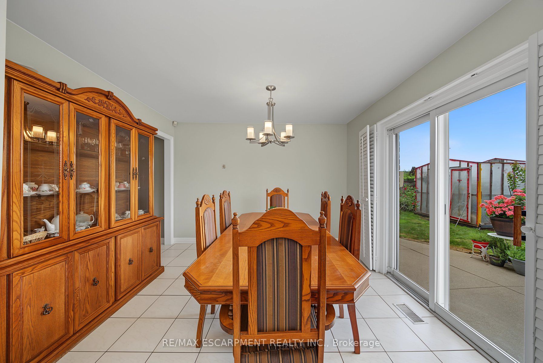 2 Cresthaven Drive Property Photo 9