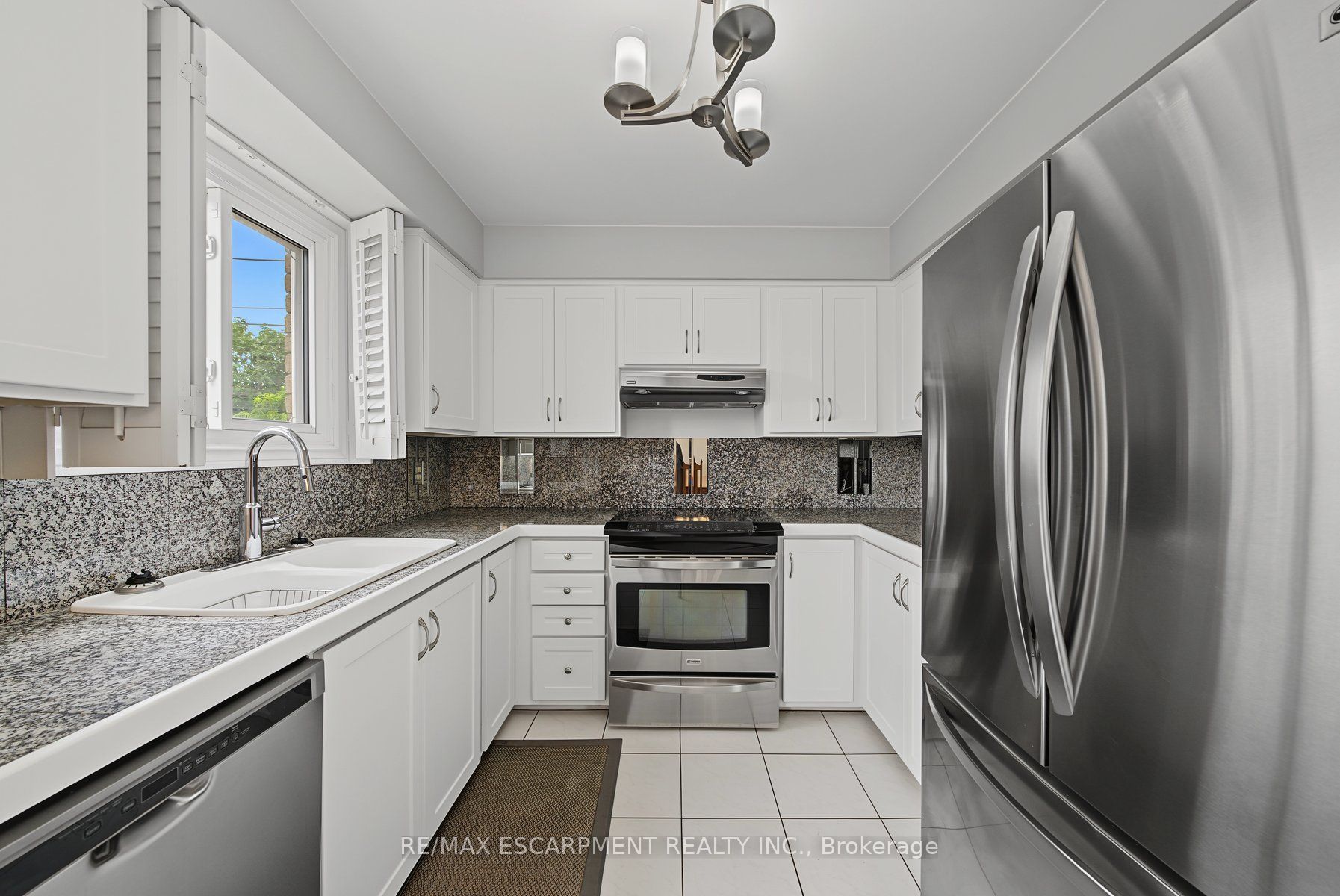 2 Cresthaven Drive Property Photo 10