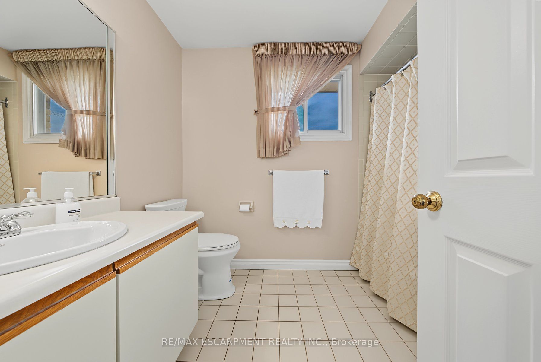 2 Cresthaven Drive Property Photo 27