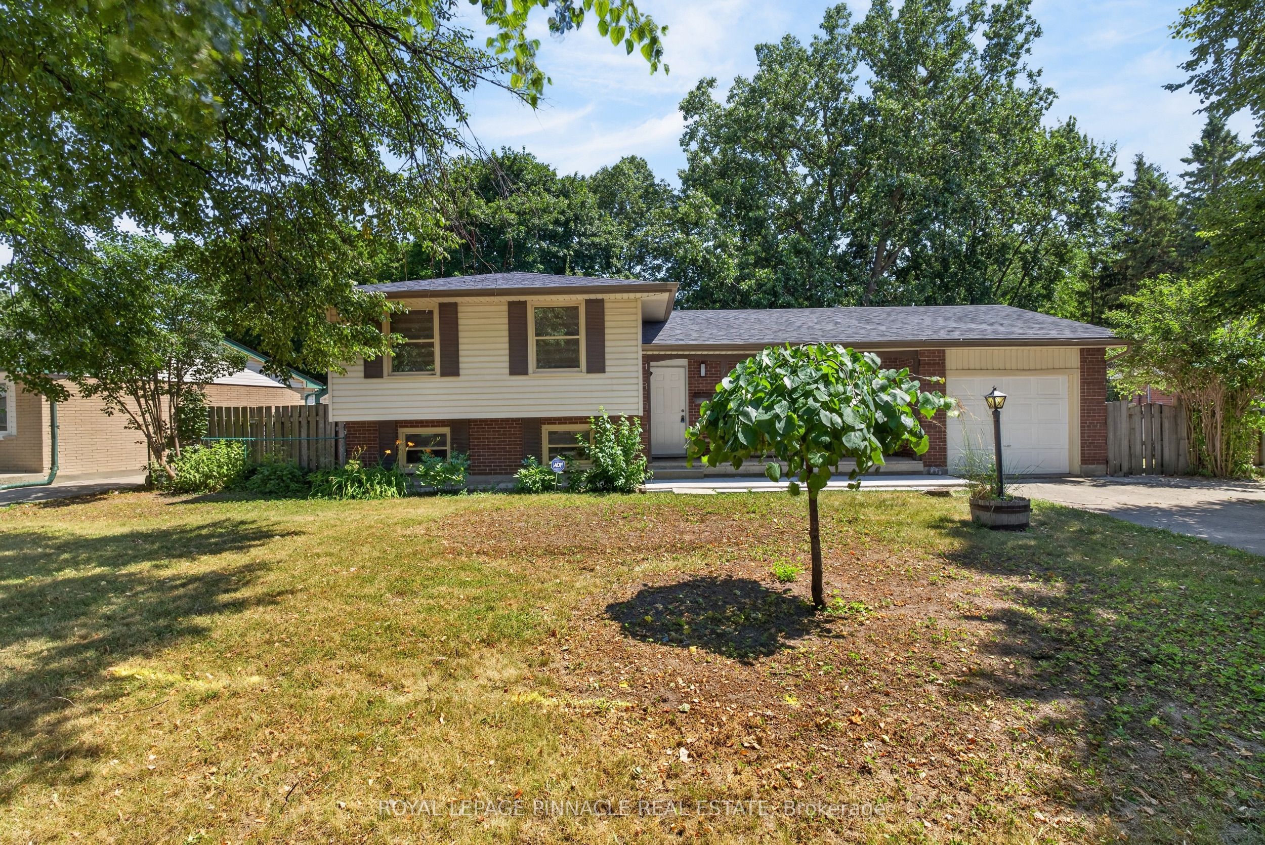 41 Amy Crescent Property Photo 1