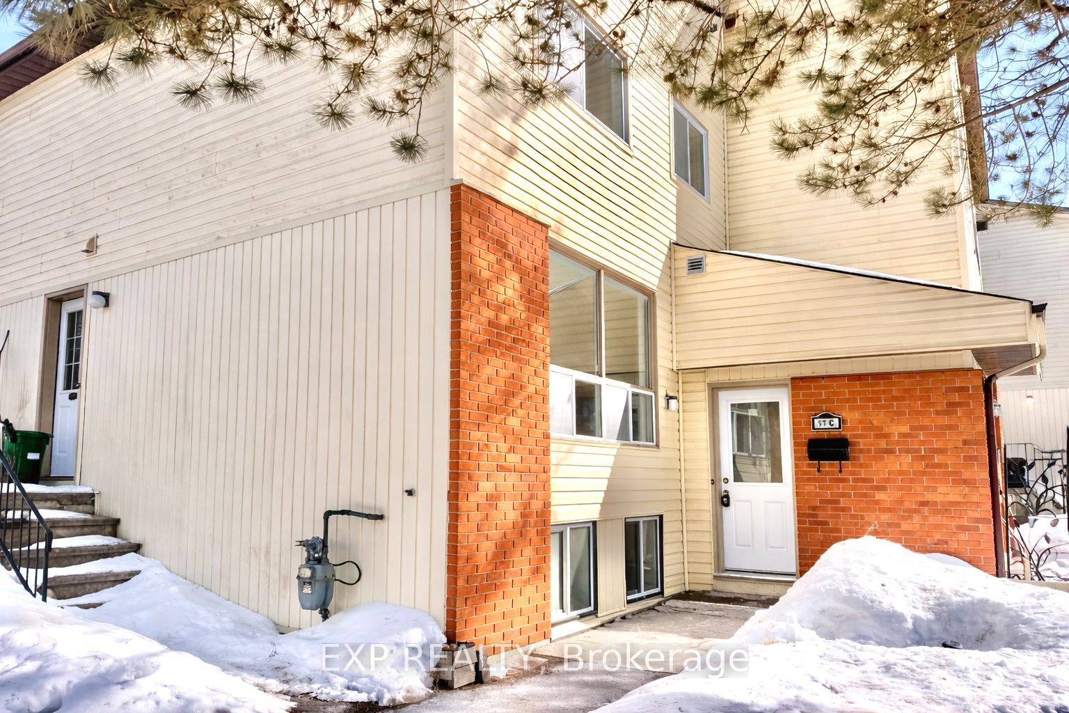 11C Sonnet Crescent Property Photo 1