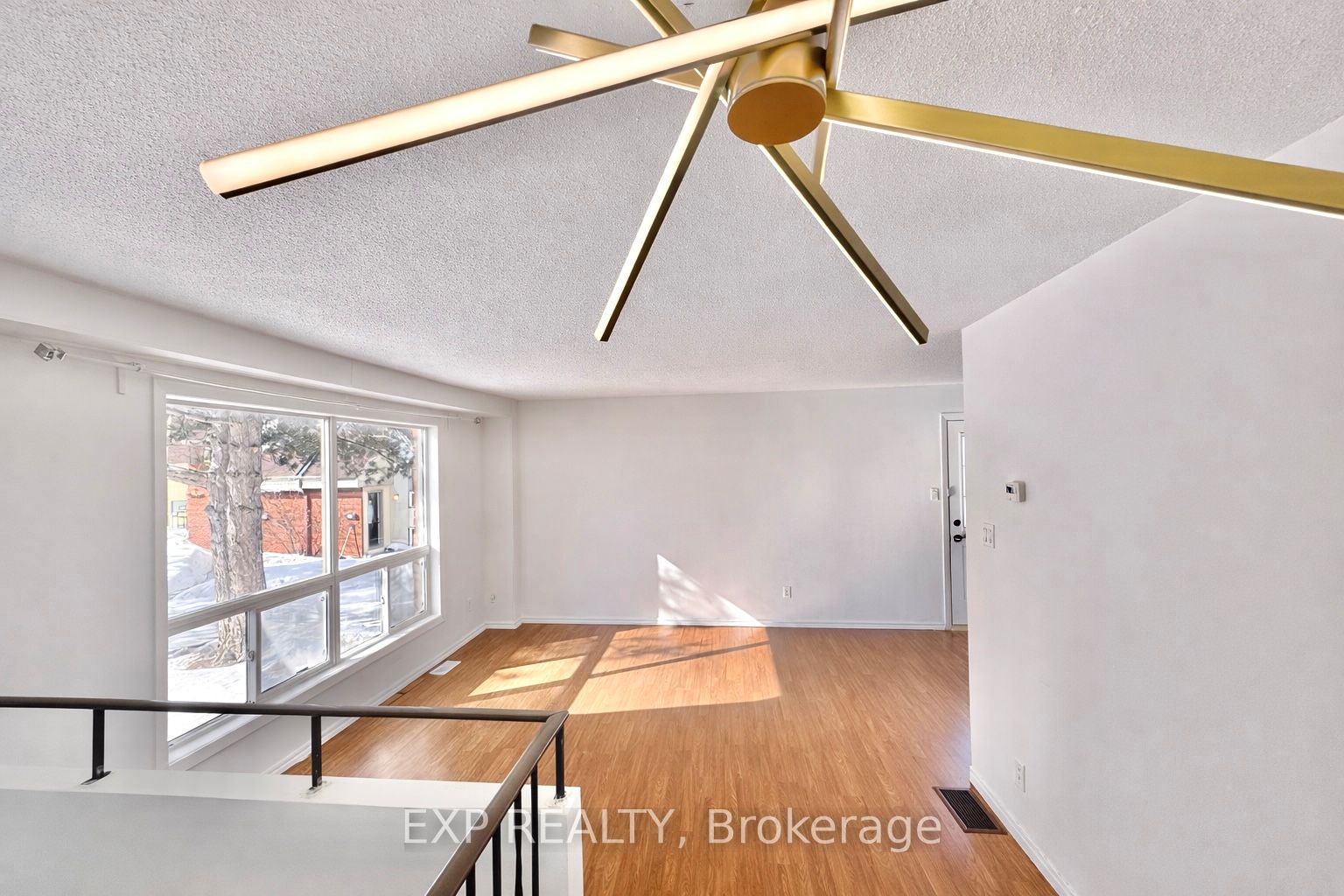 11c Sonnet Crescent Property Photo 4