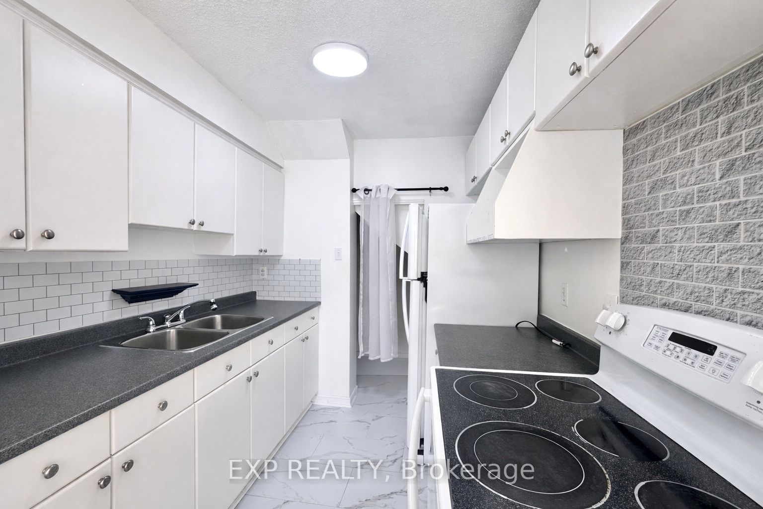 11c Sonnet Crescent Property Photo 9