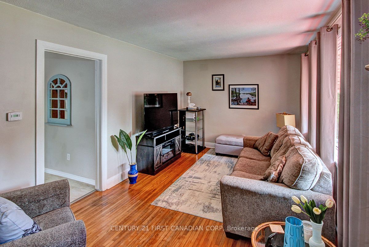 396 Avondale Road Property Photo 6