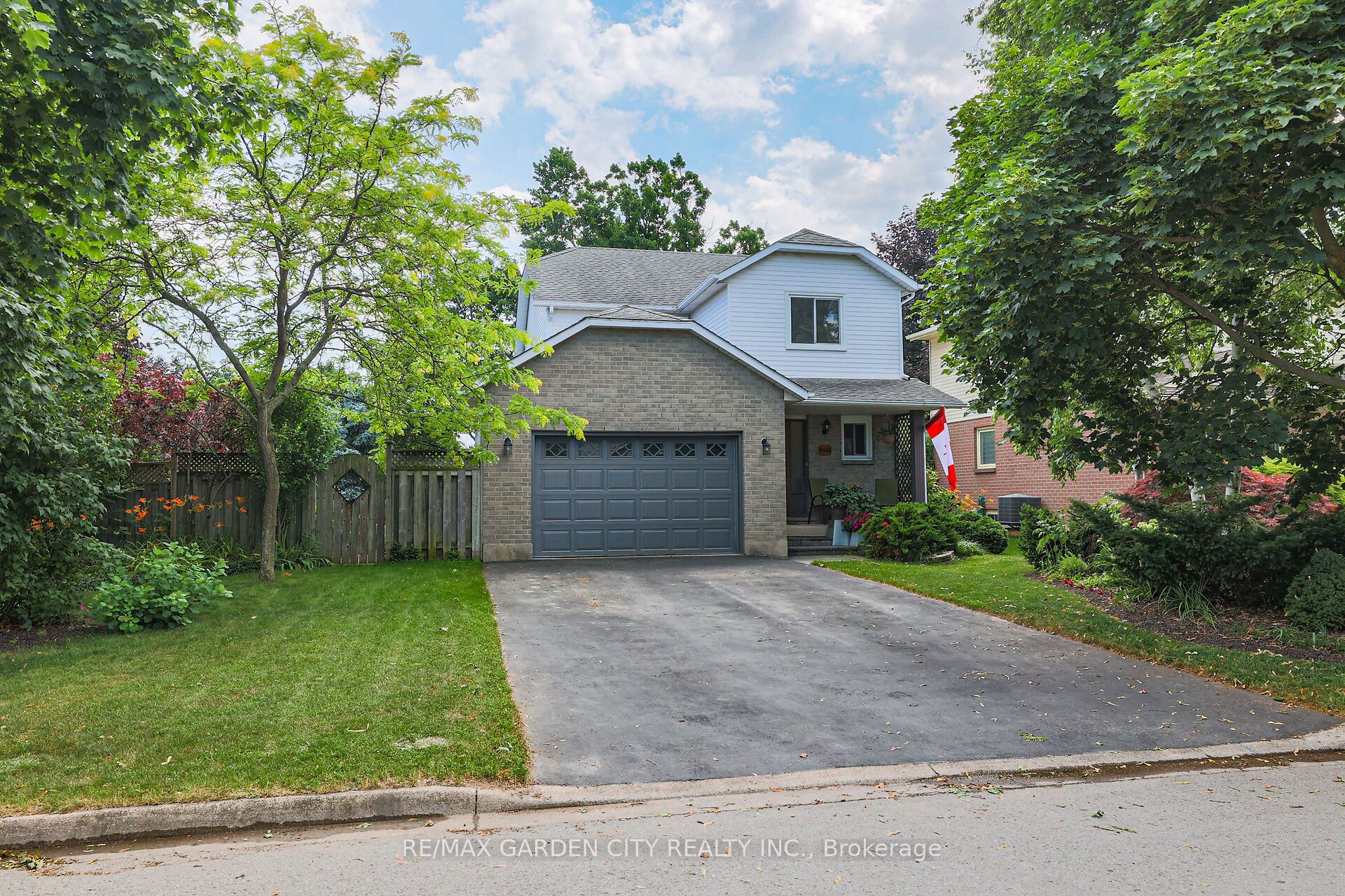 4542 Ivy Gardens Crescent Property Photo 1