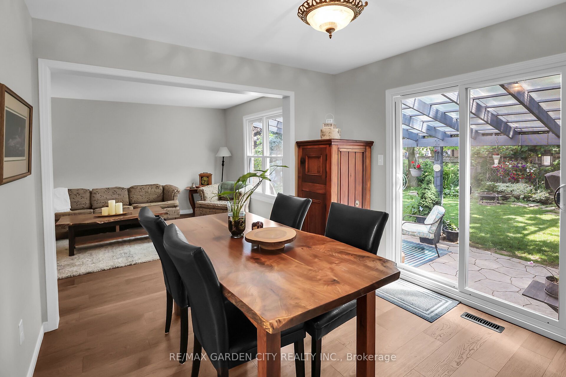 4542 Ivy Gardens Crescent Property Photo 8