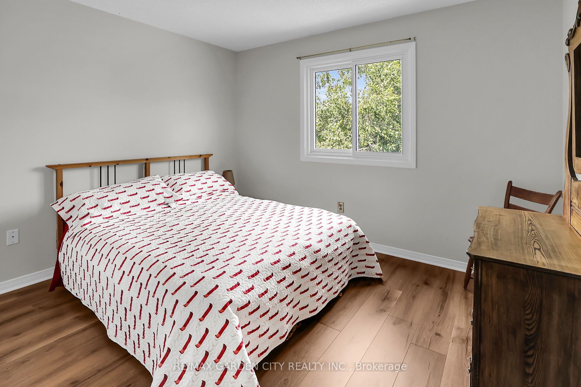 4542 Ivy Gardens Crescent Property Photo 15