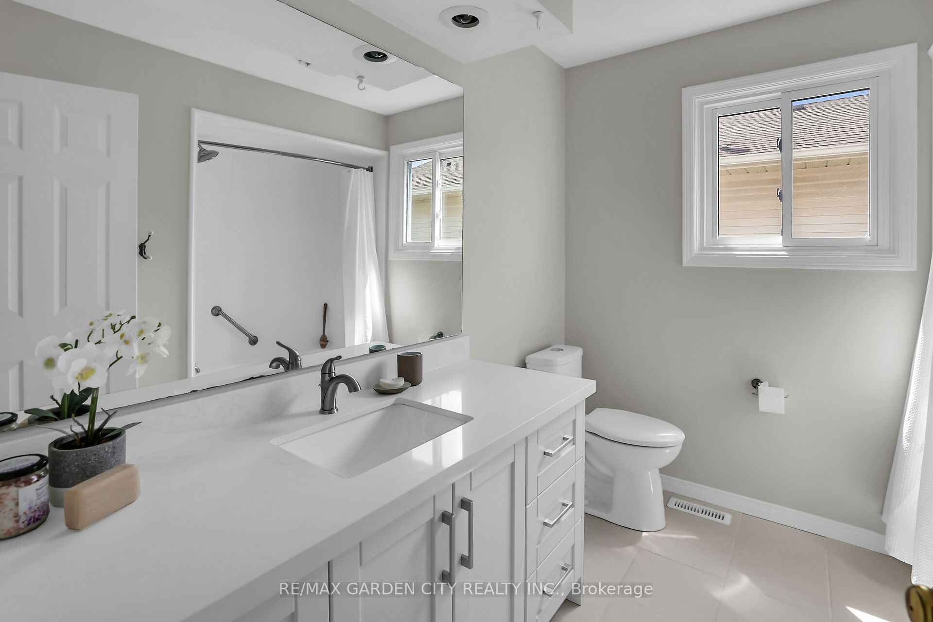 4542 Ivy Gardens Crescent Property Photo 16