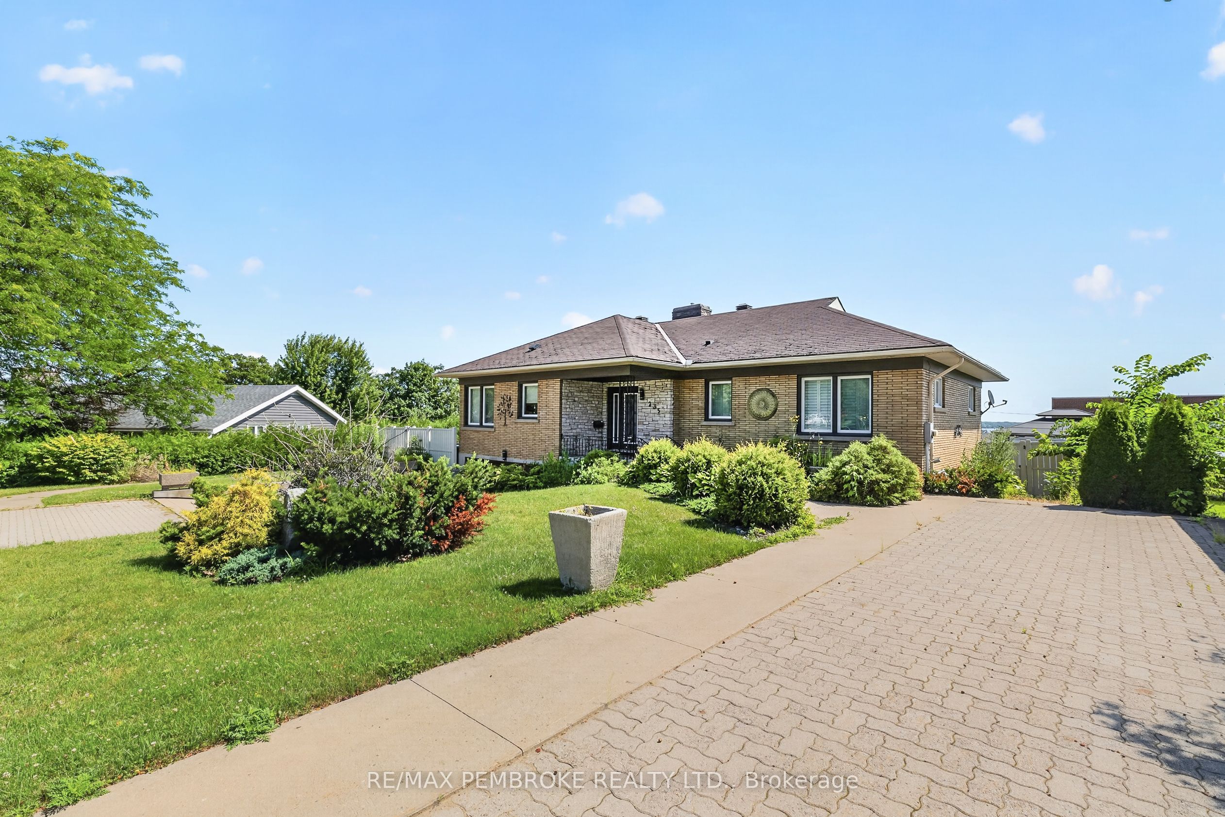 235 Broadview Drive Property Photo 3