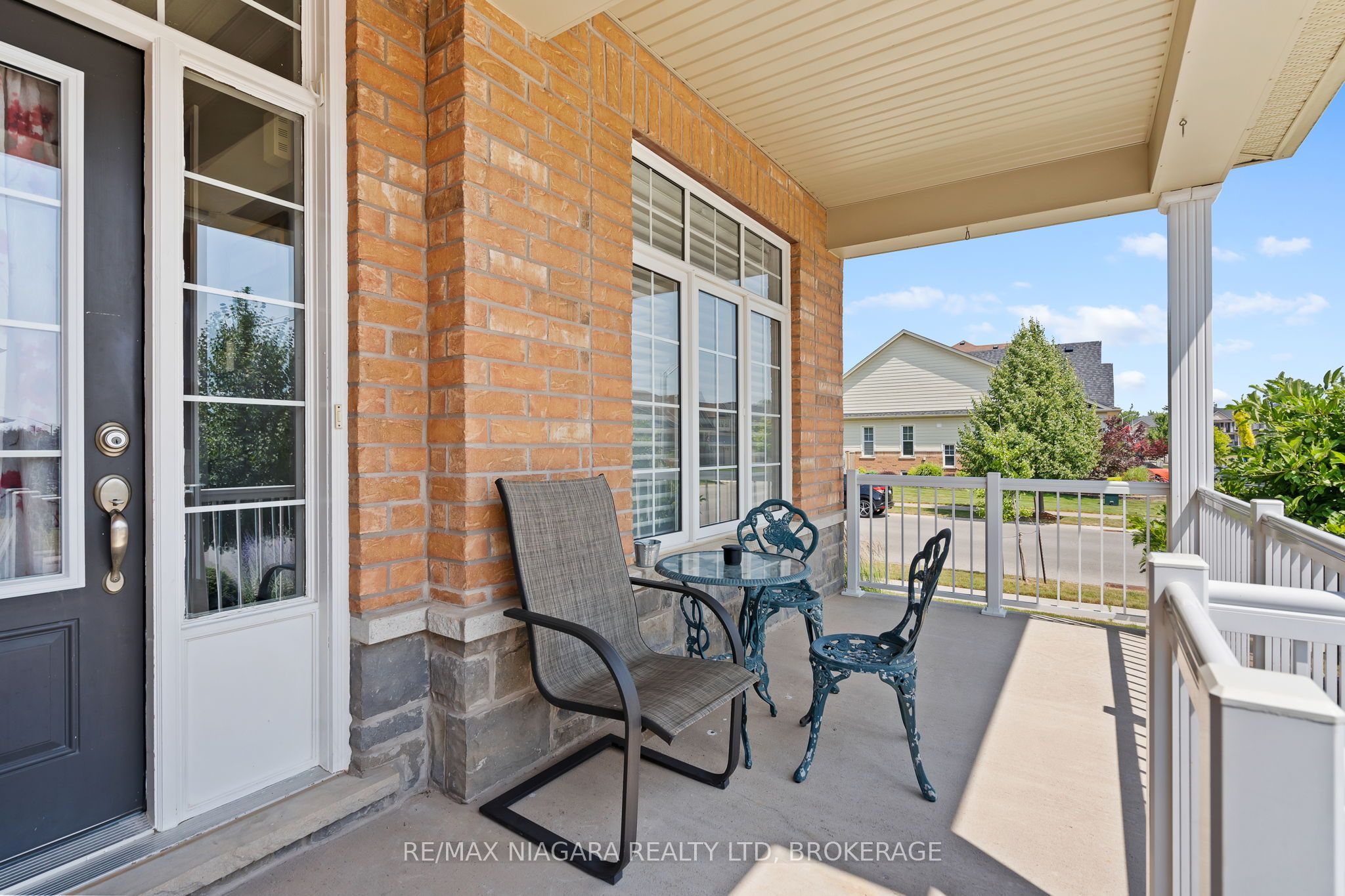4385 Cinnamon Grove Property Photo 4
