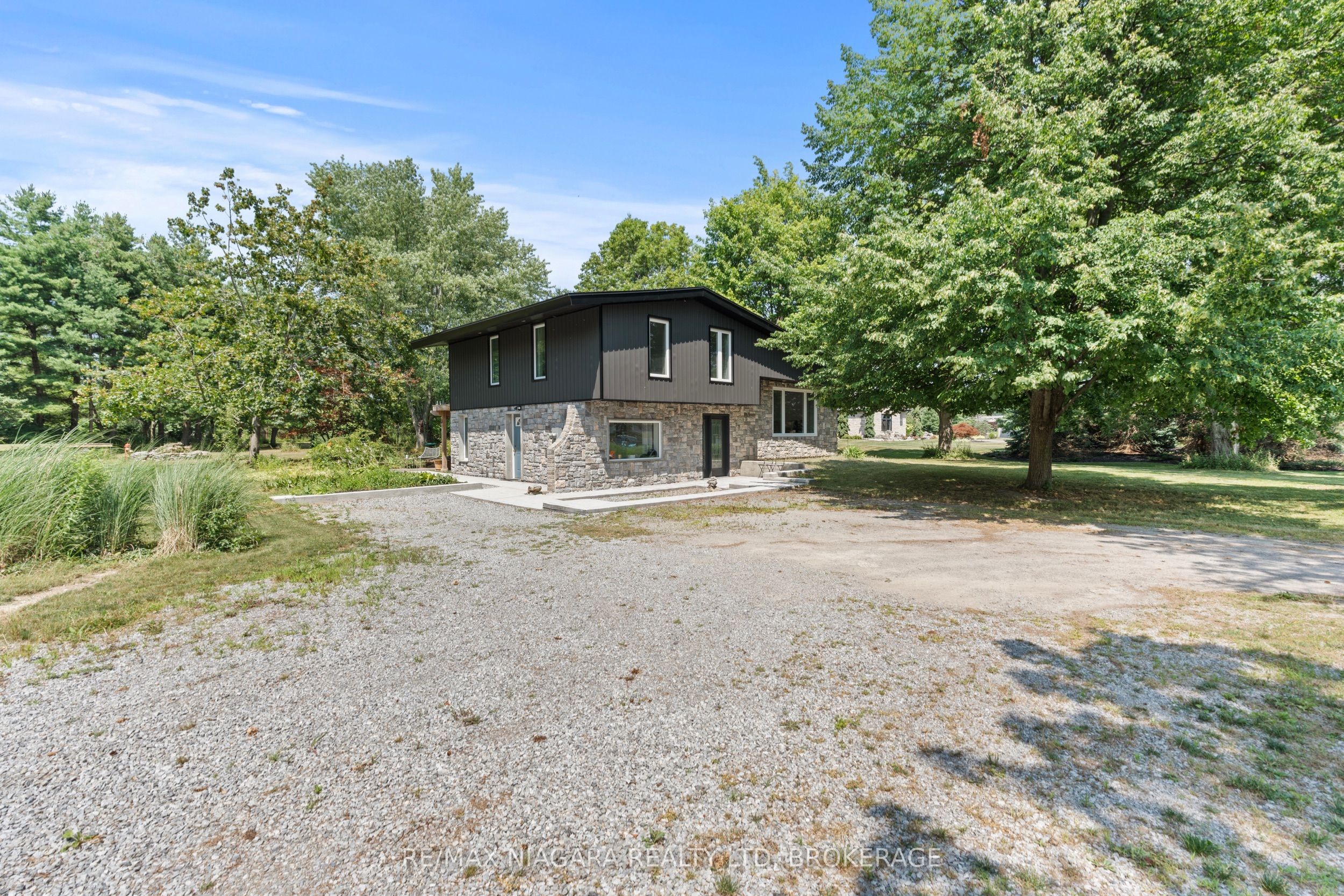 1546 Nigh Road Property Photo 3