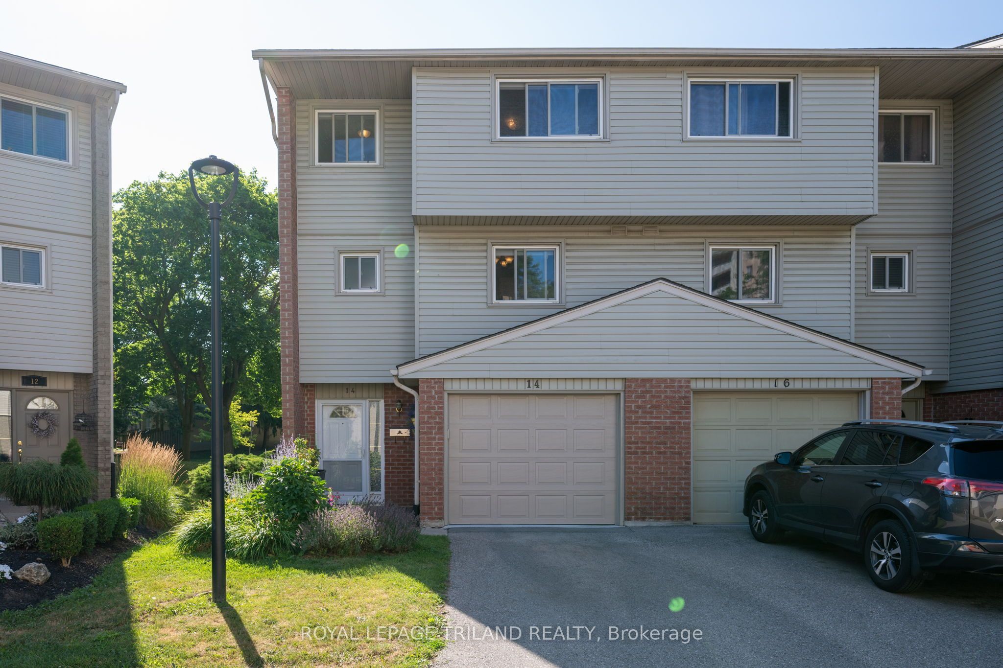 300 Sandringham Crescent 14
