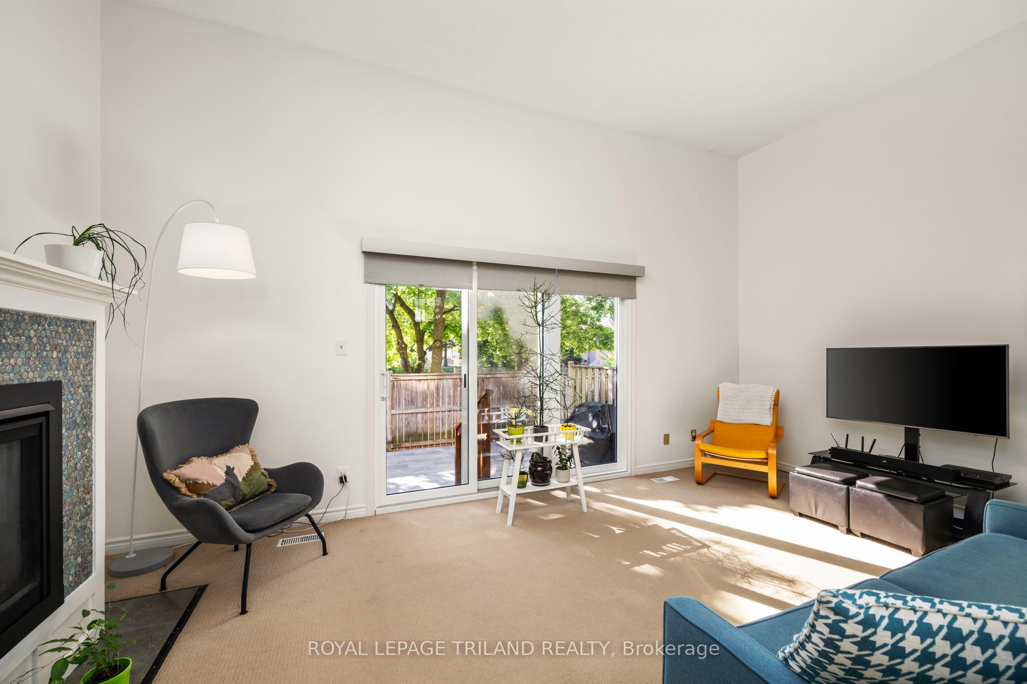 300 Sandringham Crescent 14 Property Photo 6