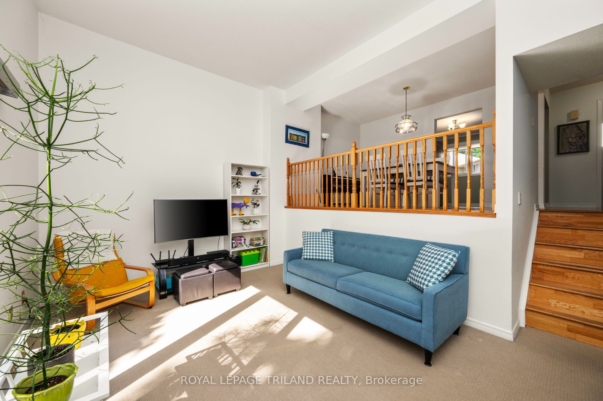 300 Sandringham Crescent 14 Property Photo 7