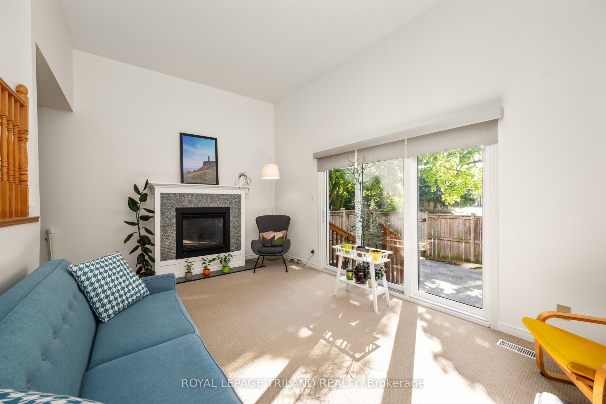 300 Sandringham Crescent 14 Property Photo 8