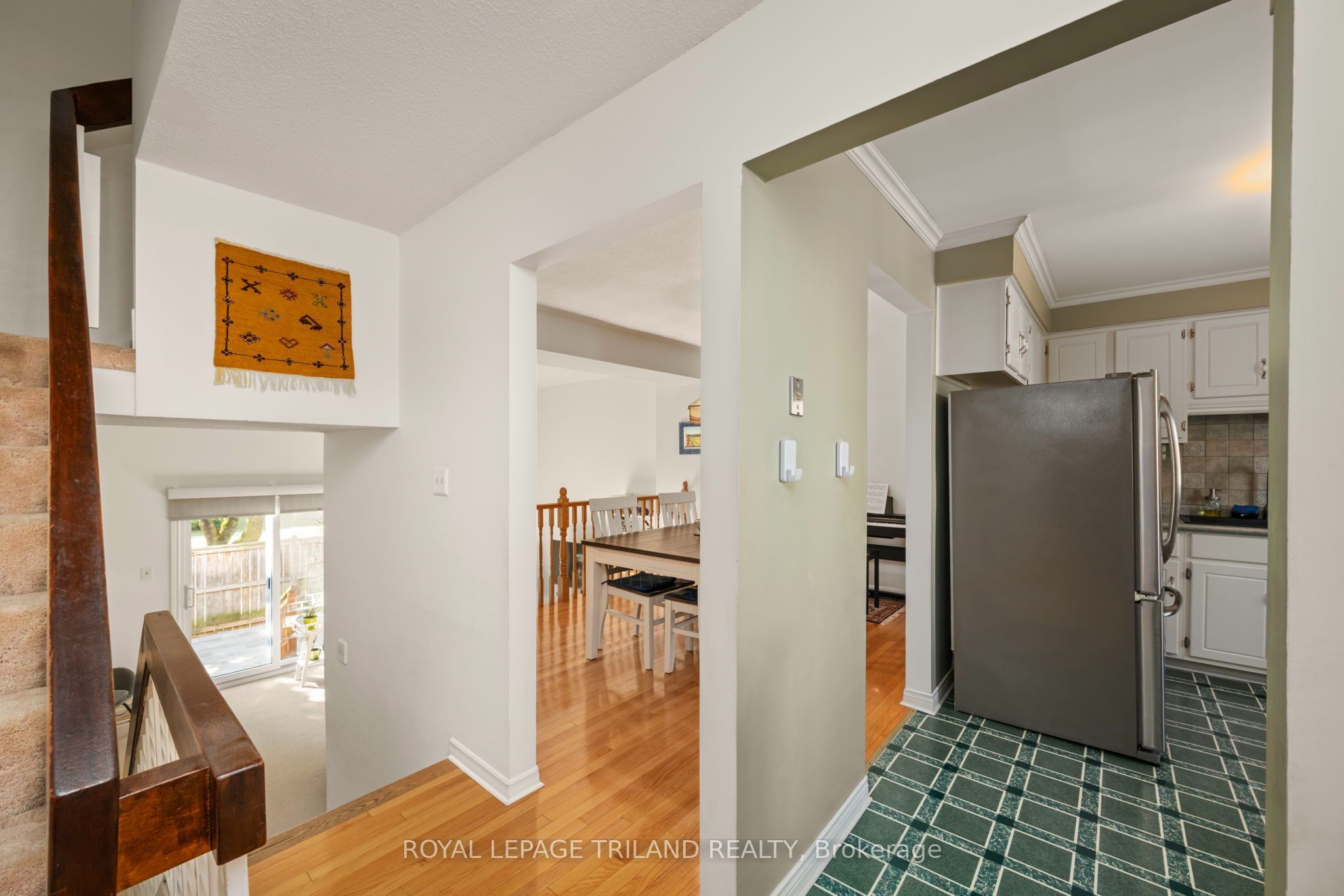 300 Sandringham Crescent 14 Property Photo 11