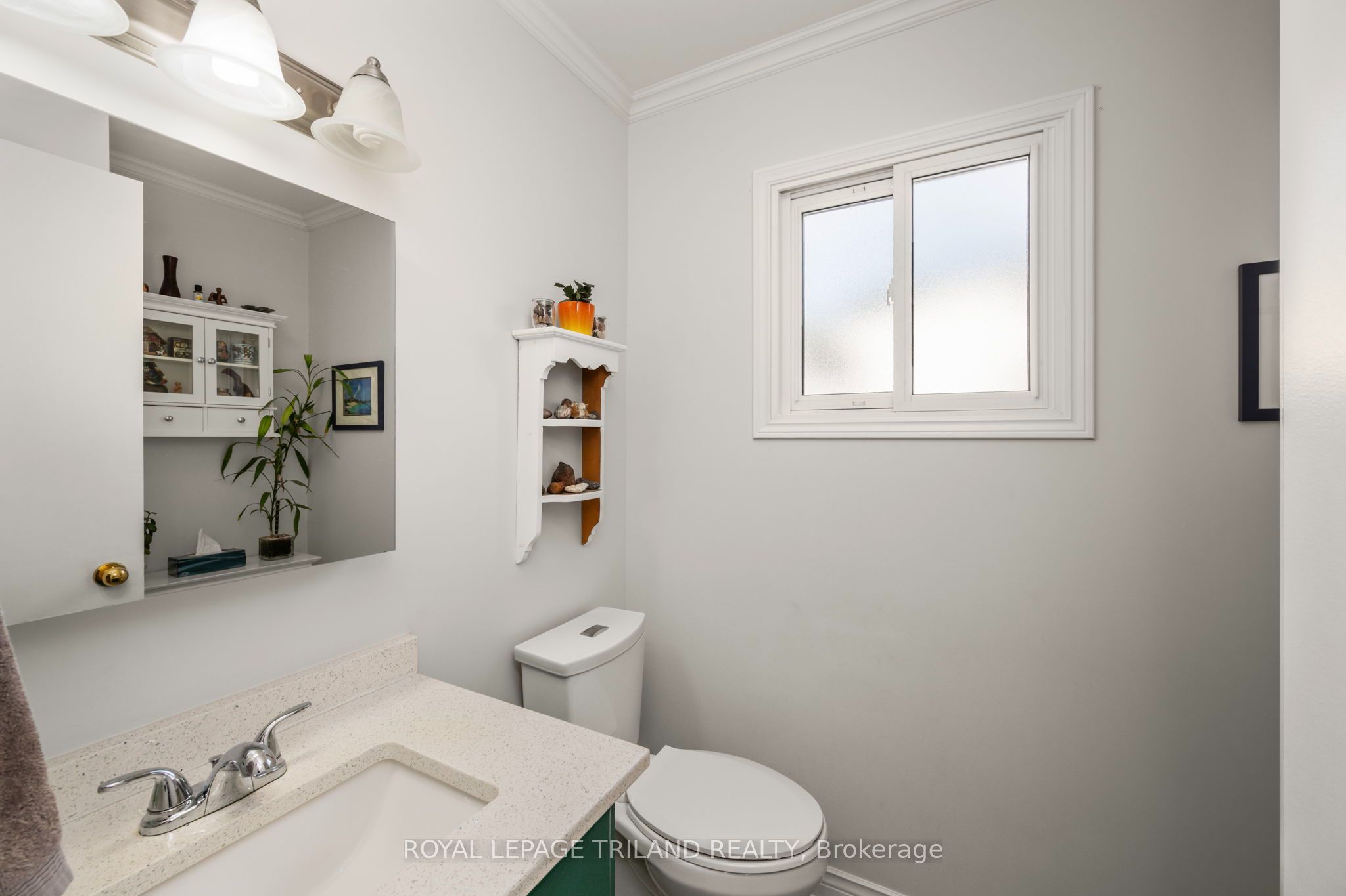 300 Sandringham Crescent 14 Property Photo 14