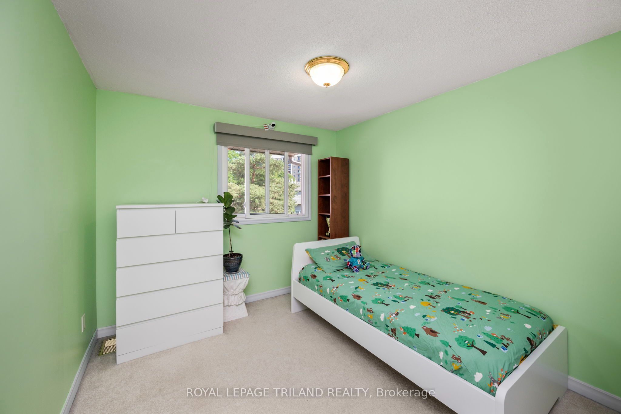 300 Sandringham Crescent 14 Property Photo 15