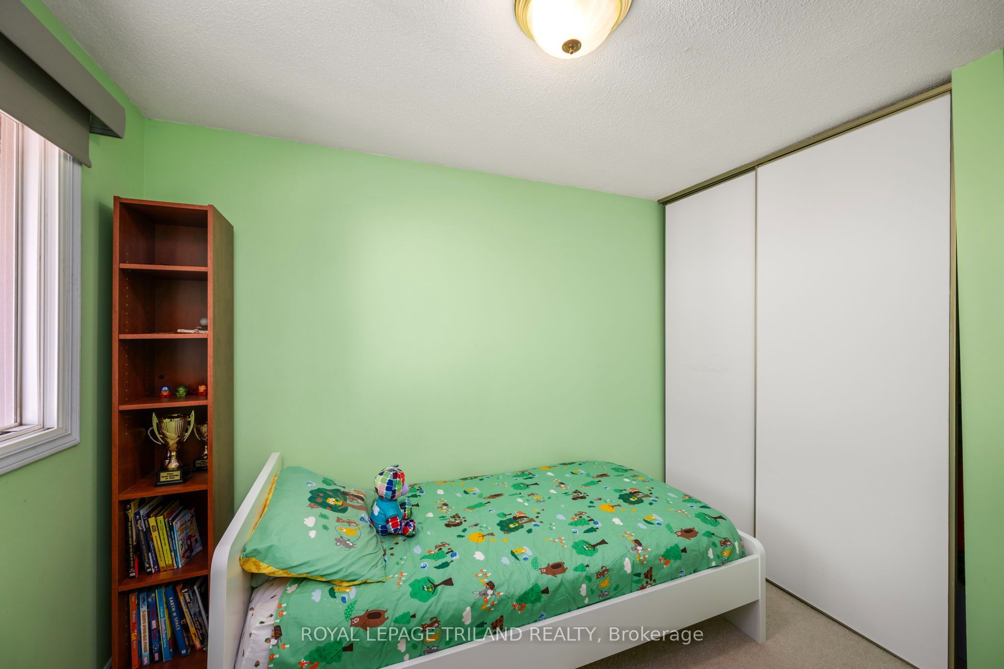 300 Sandringham Crescent 14 Property Photo 16