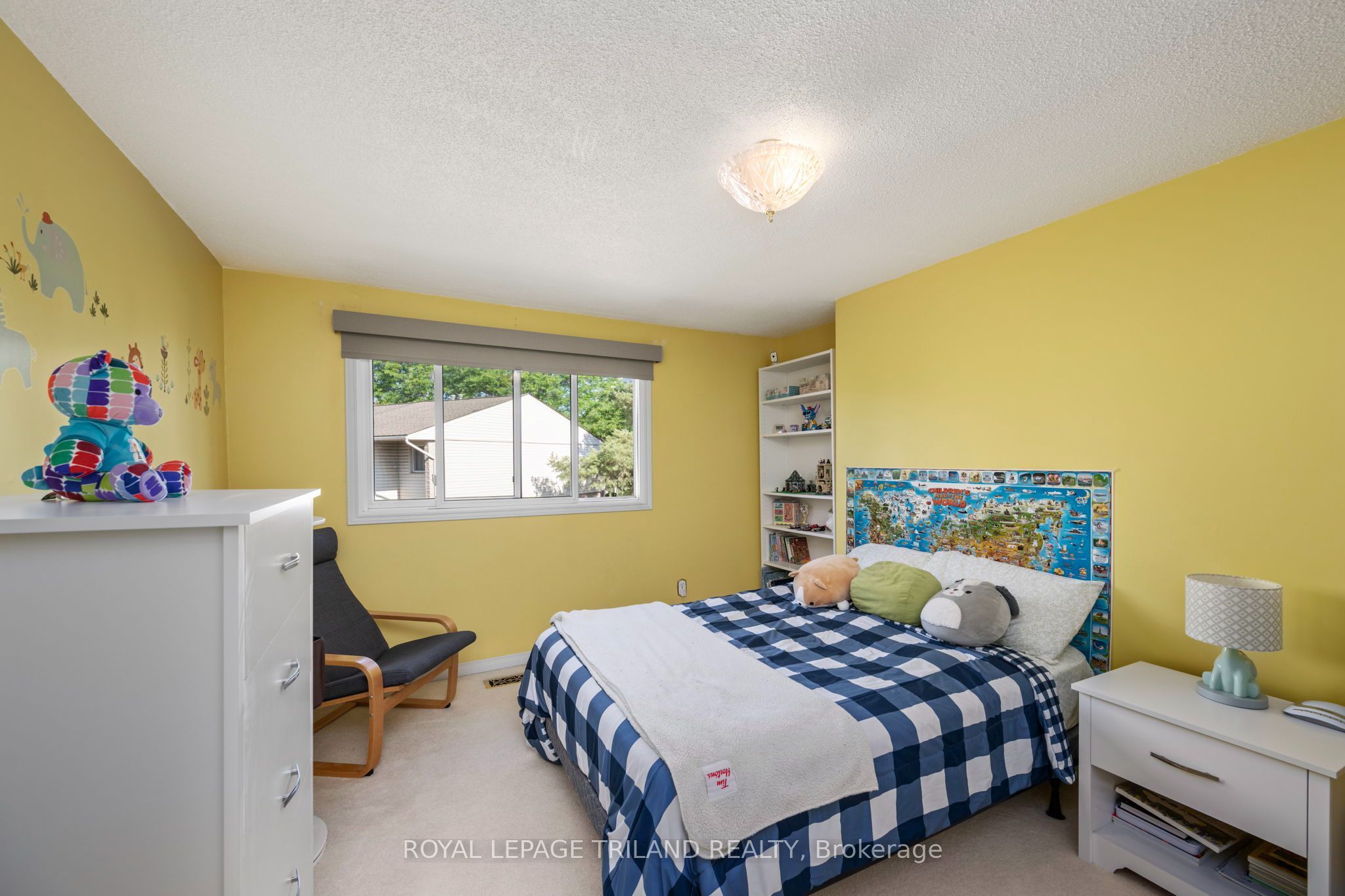 300 Sandringham Crescent 14 Property Photo 18