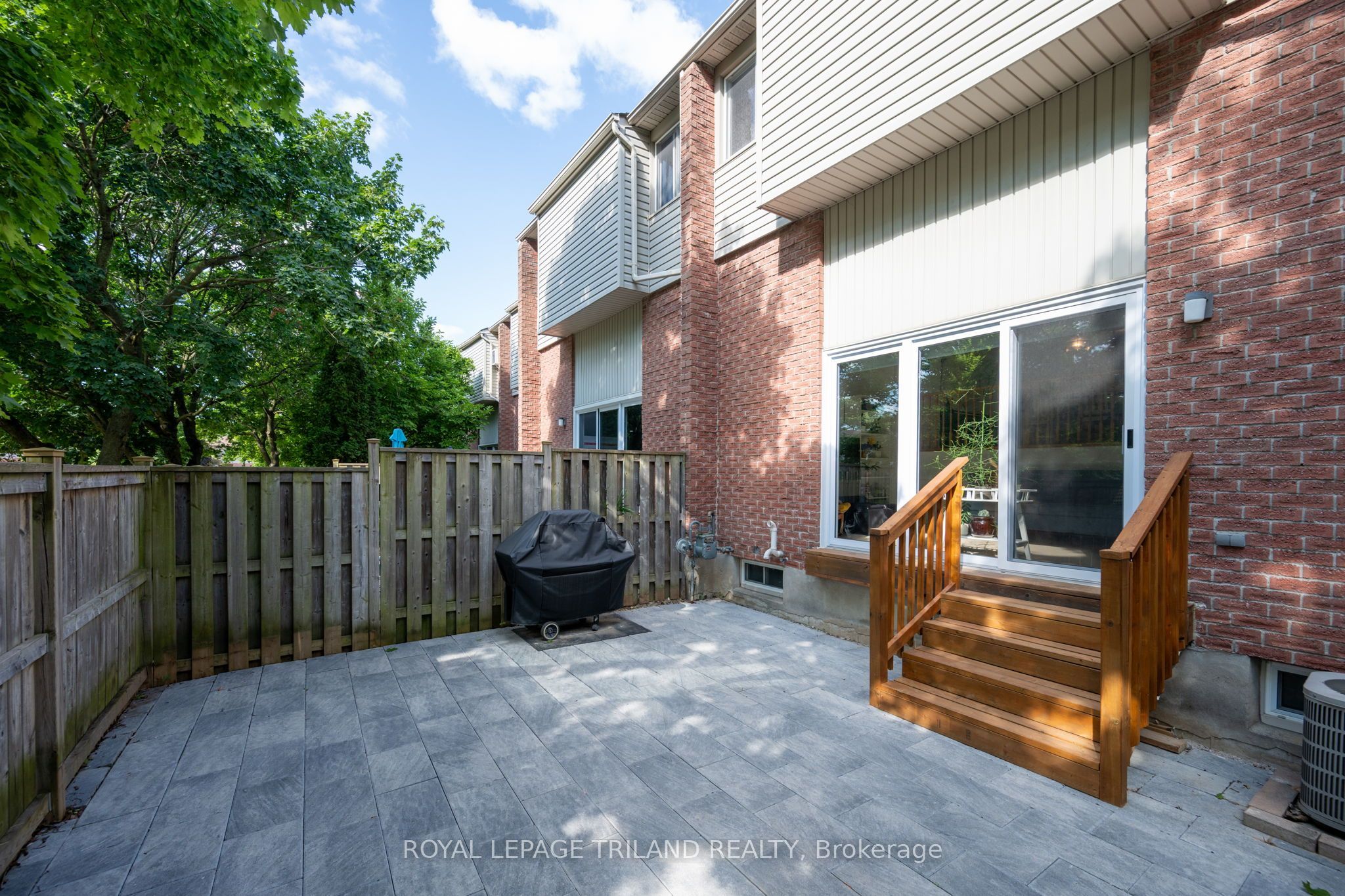 300 Sandringham Crescent 14 Property Photo 26