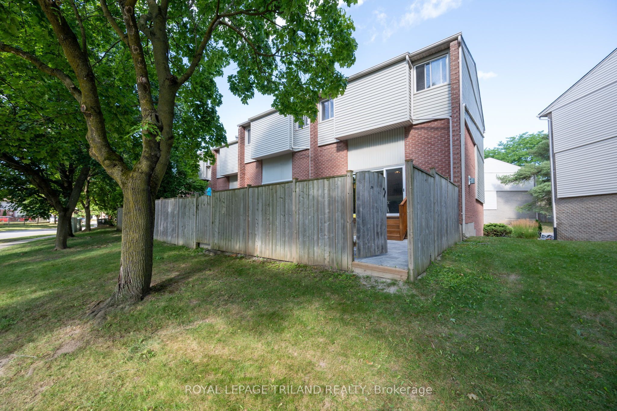 300 Sandringham Crescent 14 Property Photo 27