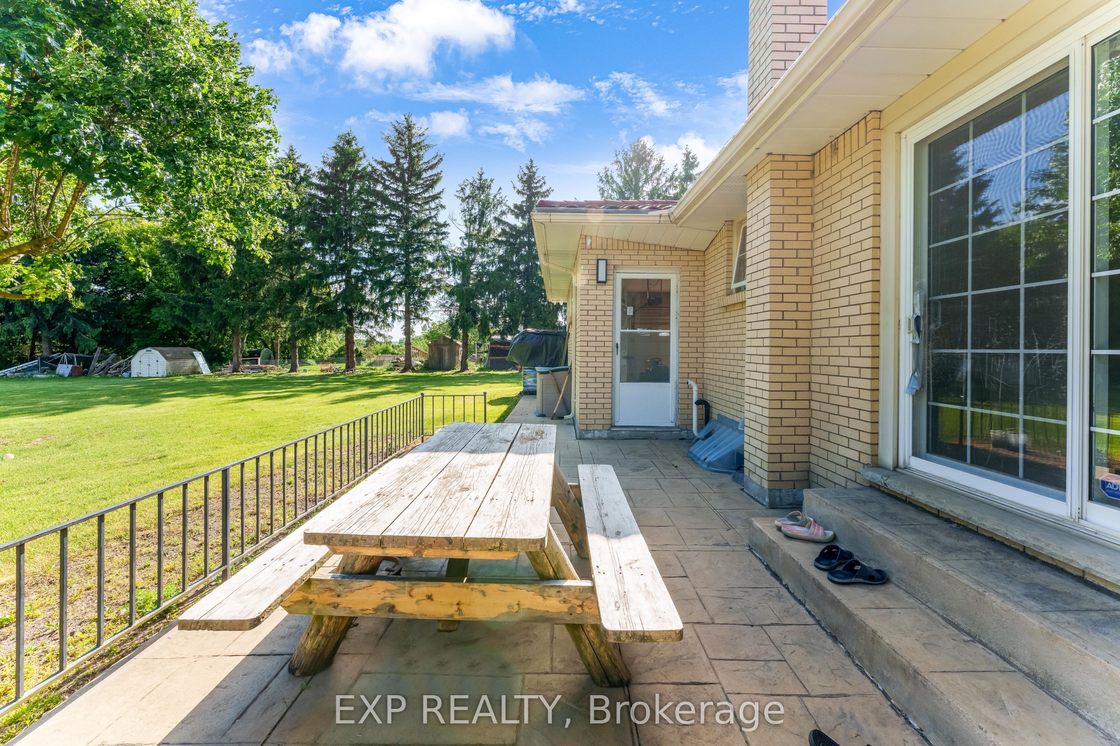 2047 Hamilton Road Property Photo 4