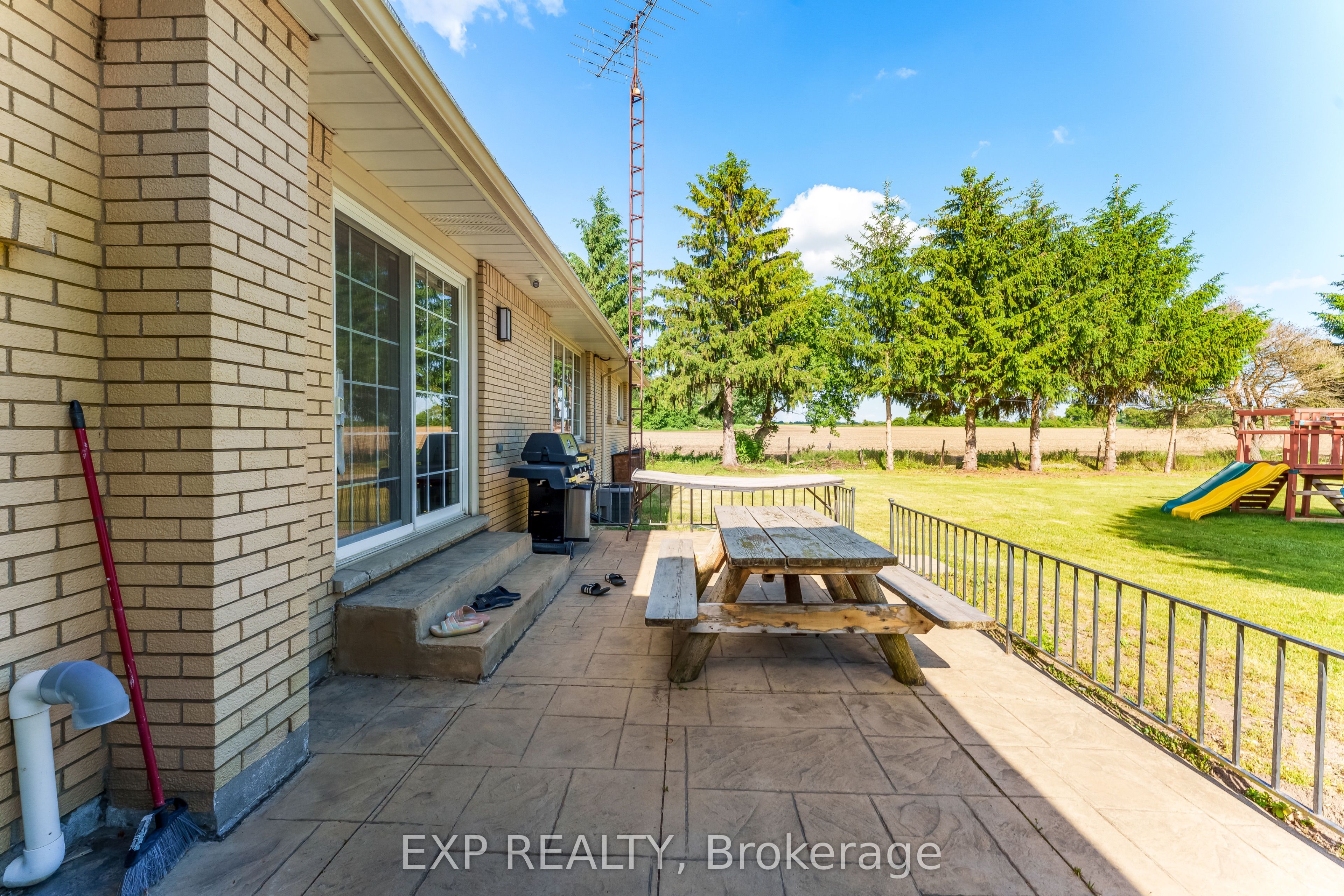 2047 Hamilton Road Property Photo 5