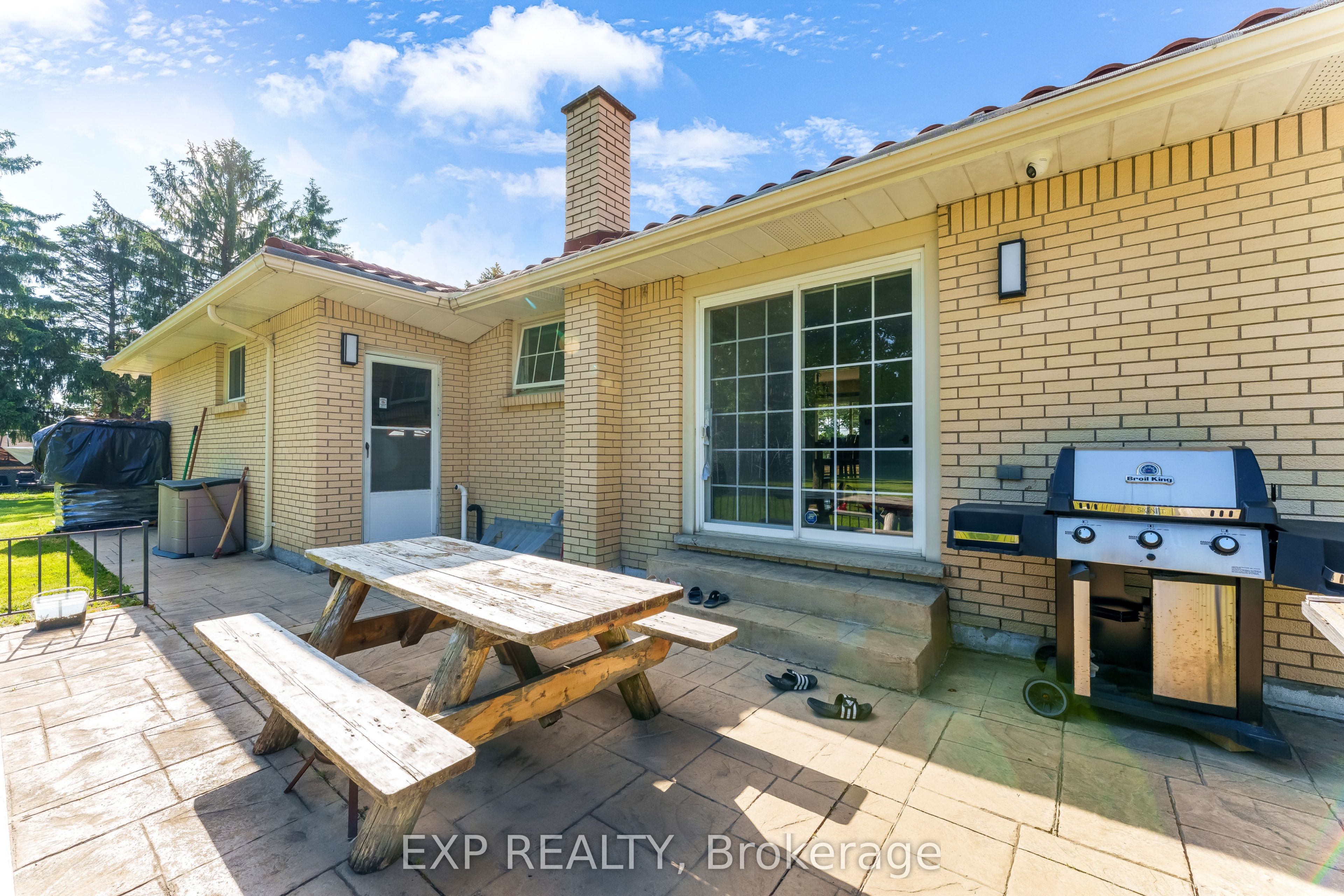 2047 Hamilton Road Property Photo 8