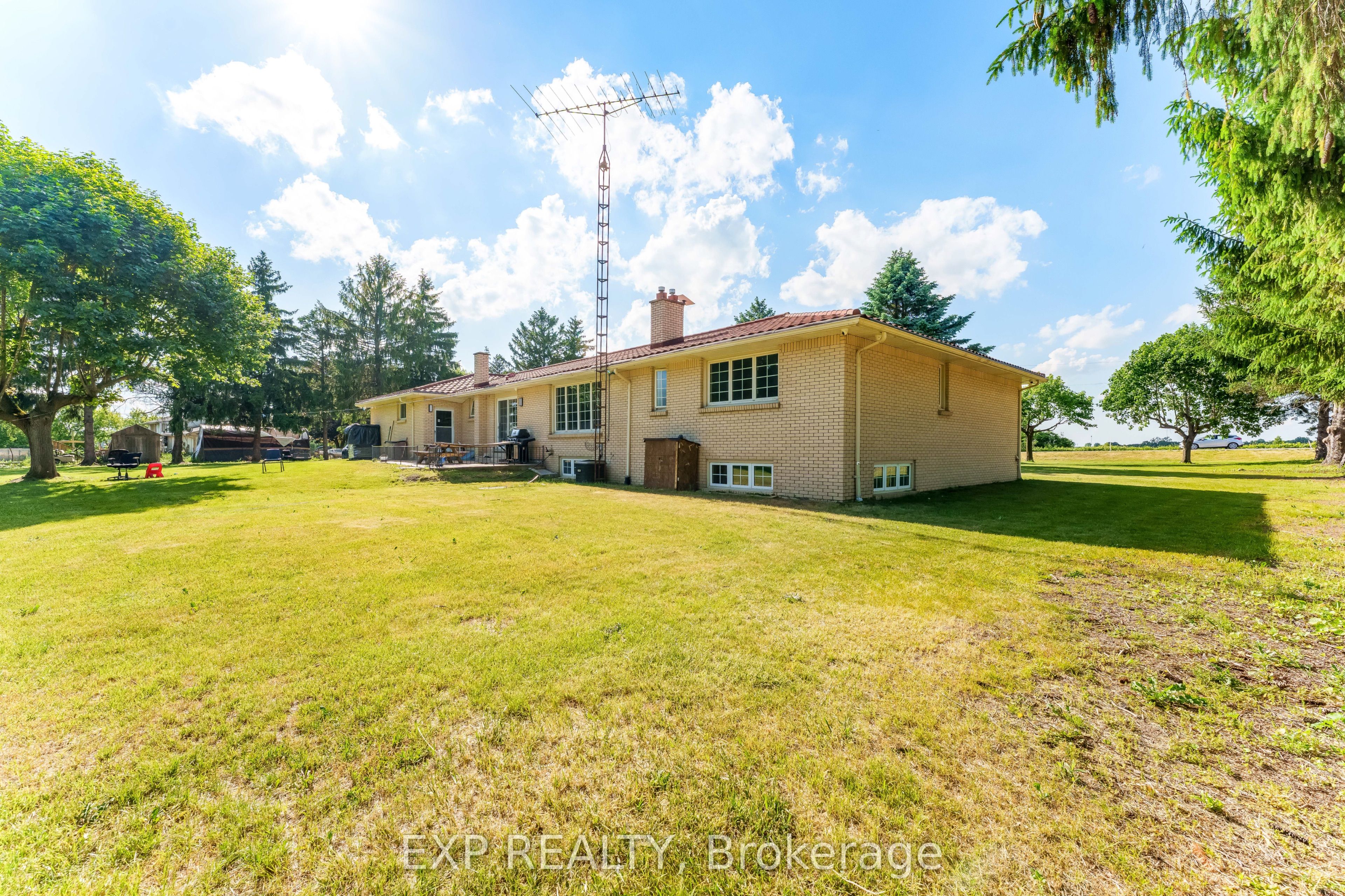 2047 Hamilton Road Property Photo 9