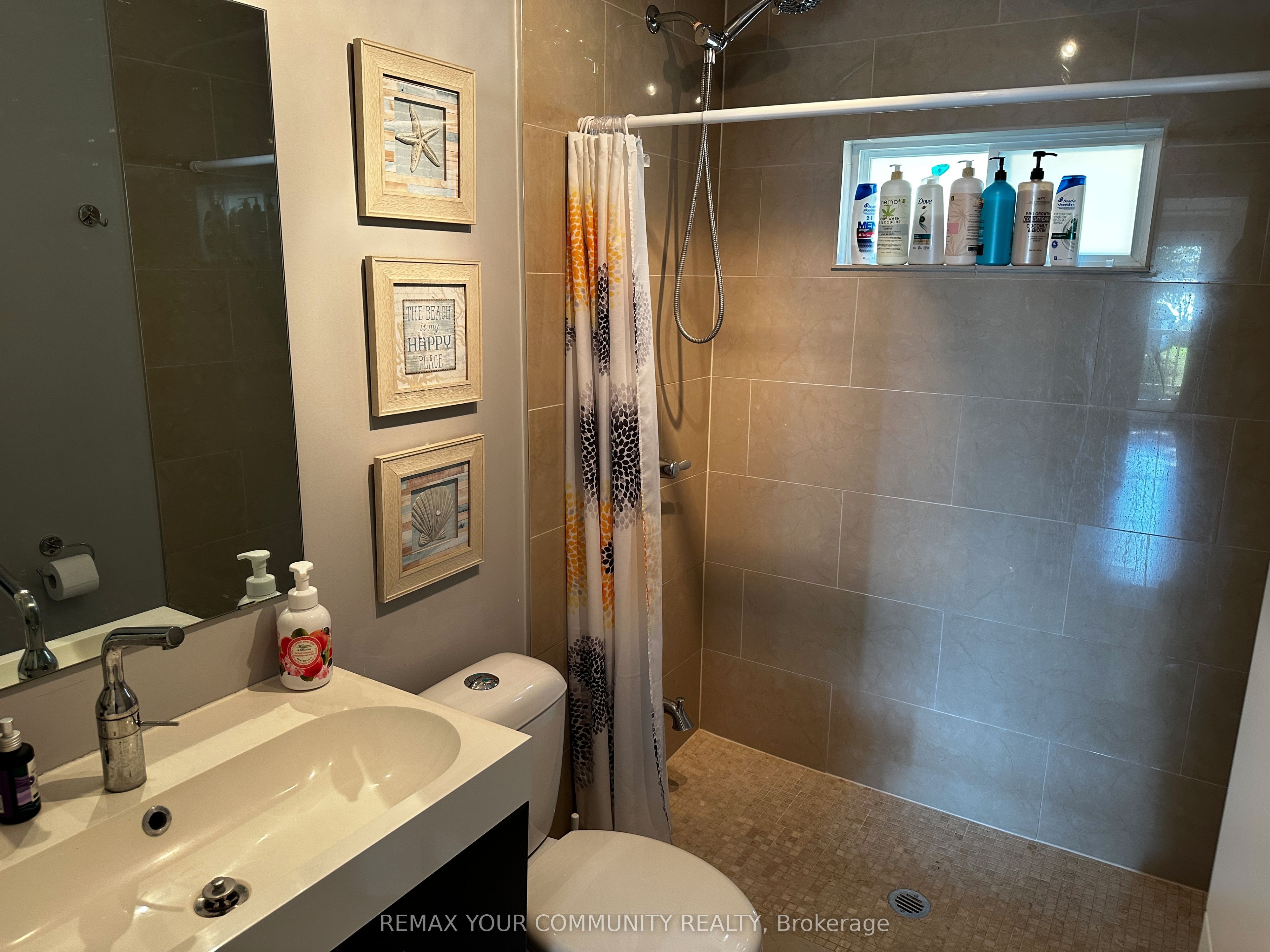 17 Price Street W Property Photo 8