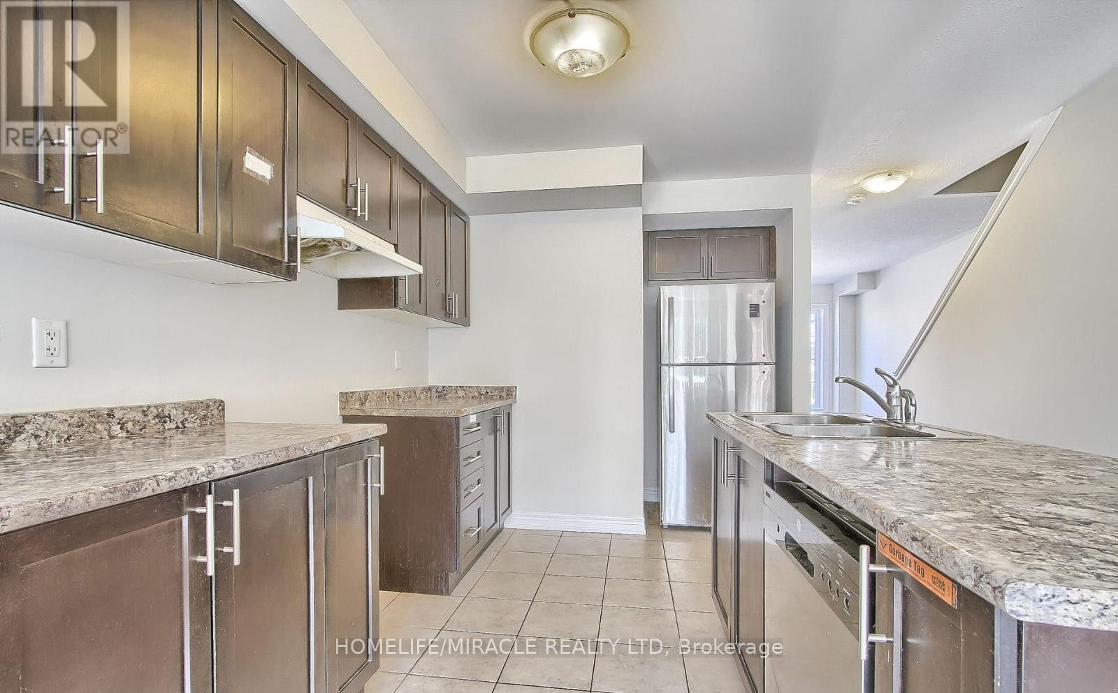 70 Knotty Pine Avenue Property Photo 7