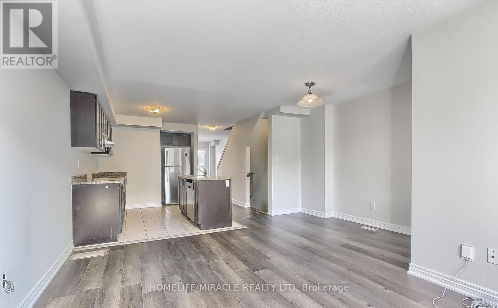 70 Knotty Pine Avenue Property Photo 10