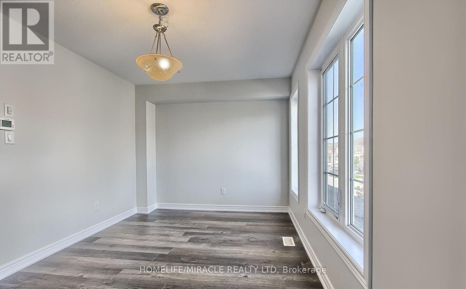 70 Knotty Pine Avenue Property Photo 15