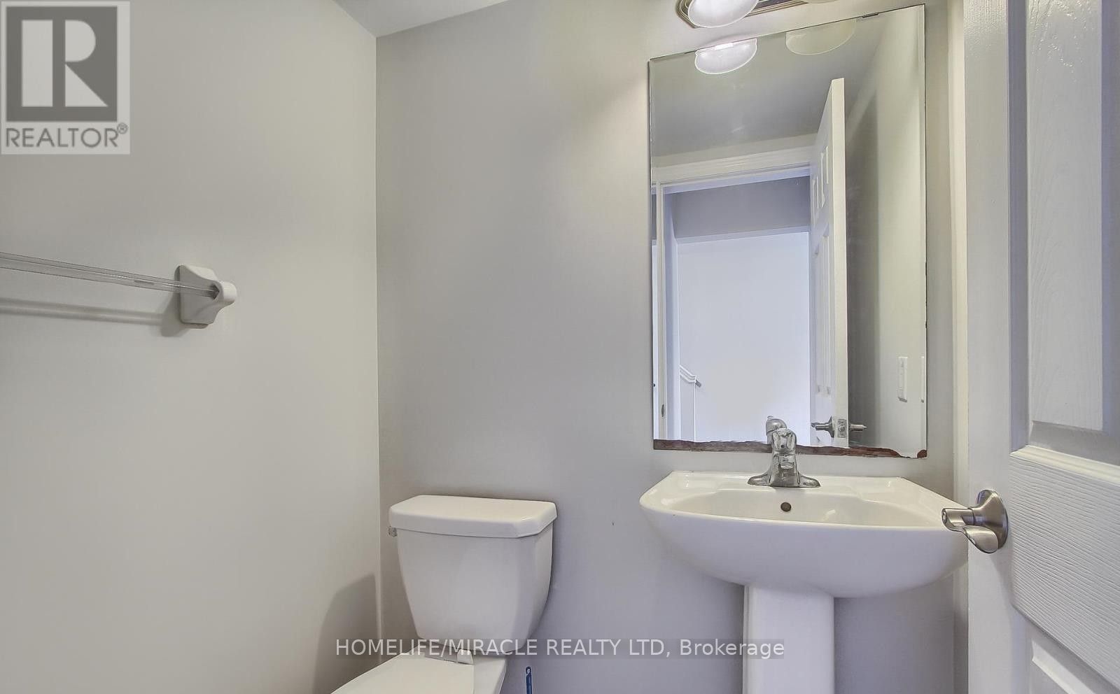 70 Knotty Pine Avenue Property Photo 19