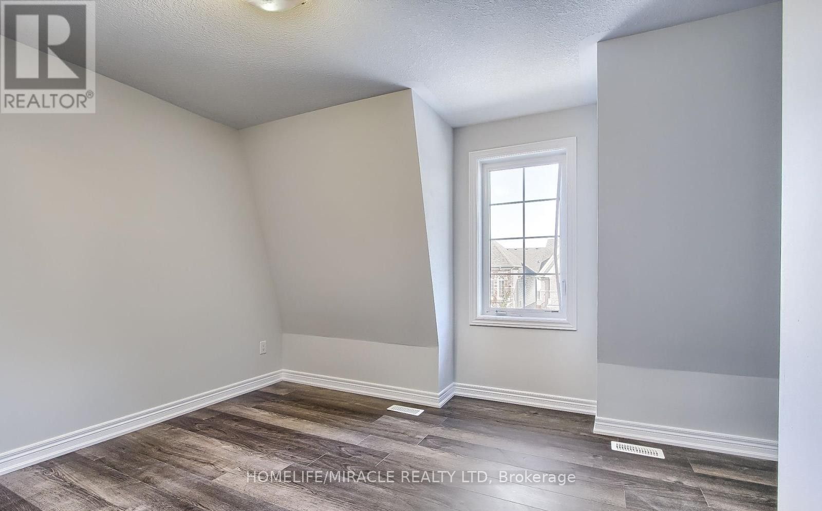 70 Knotty Pine Avenue Property Photo 21