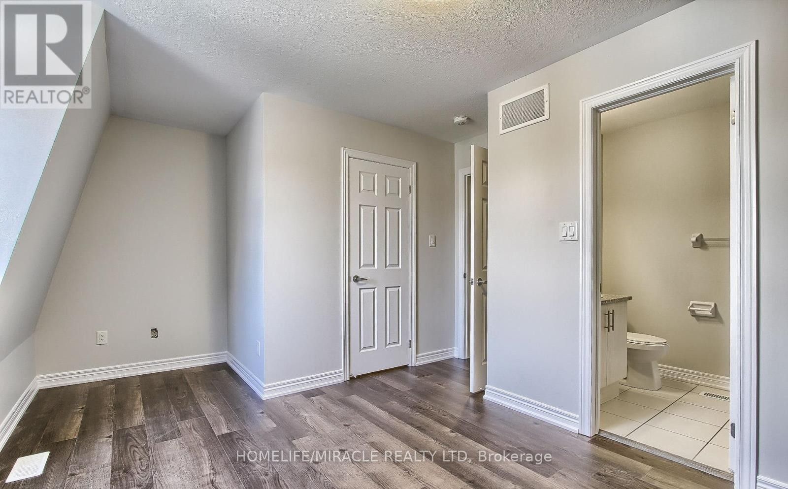 70 Knotty Pine Avenue Property Photo 22
