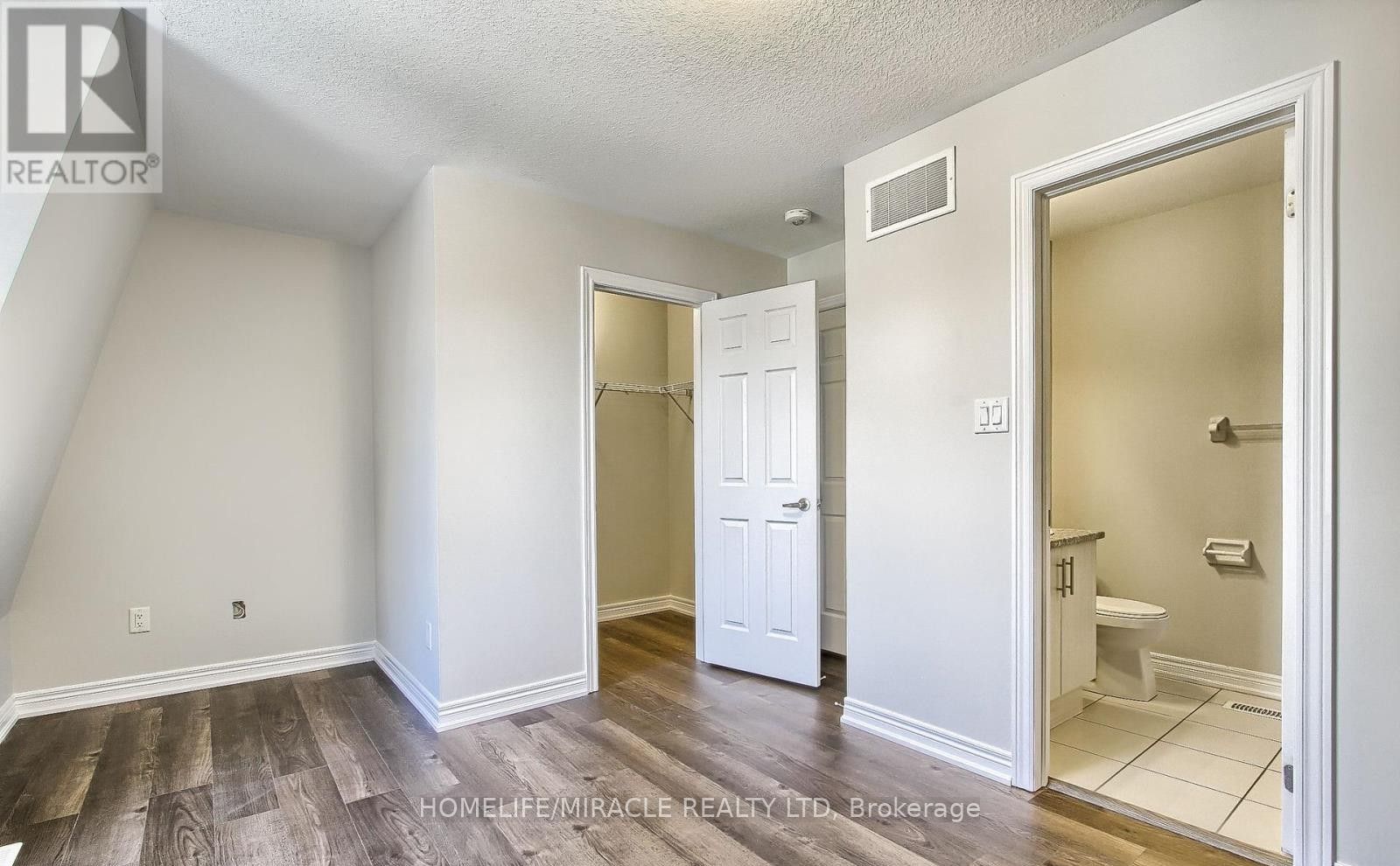 70 Knotty Pine Avenue Property Photo 23