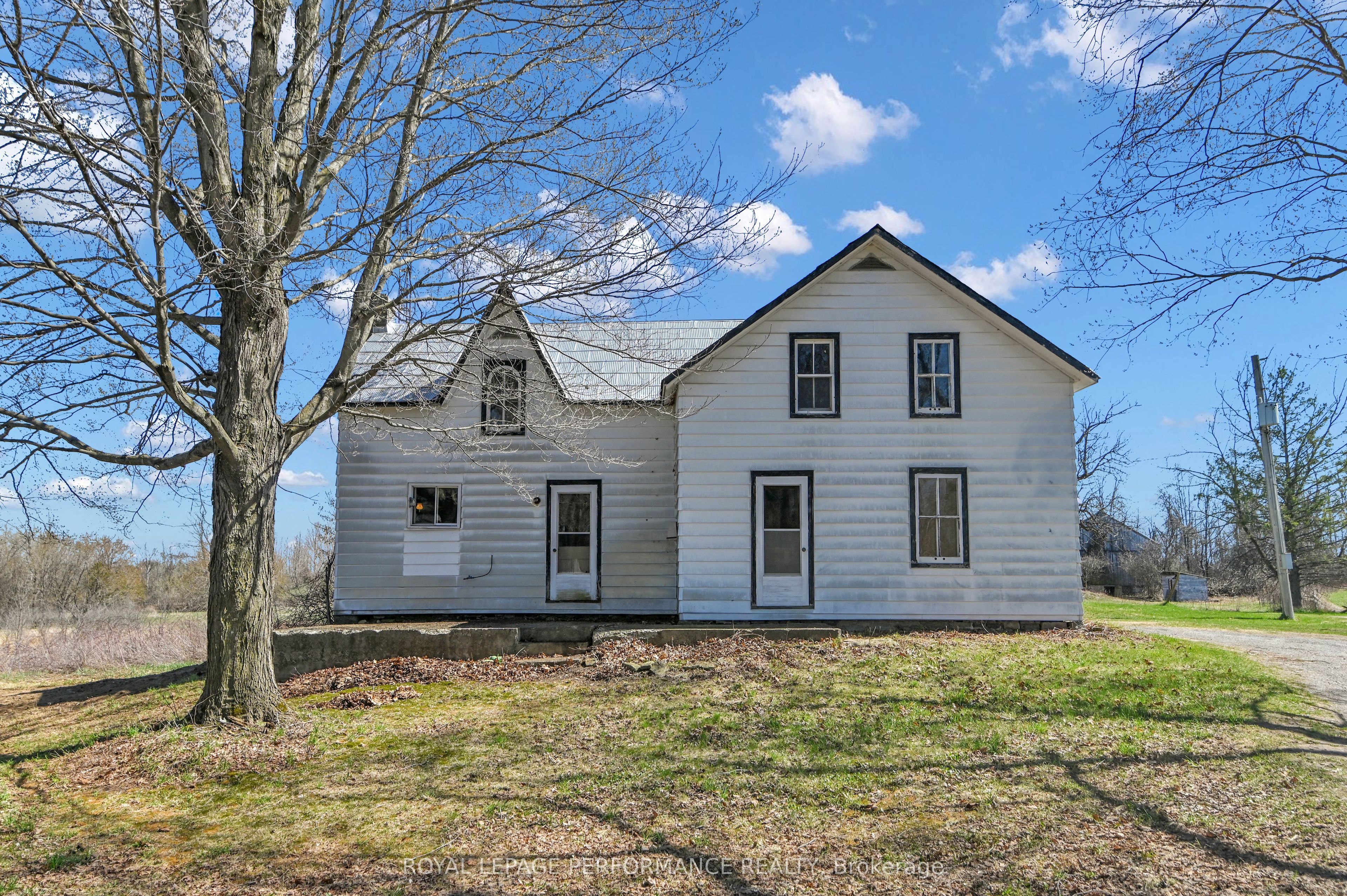 2421 Buckwheat Road W Property Photo 2
