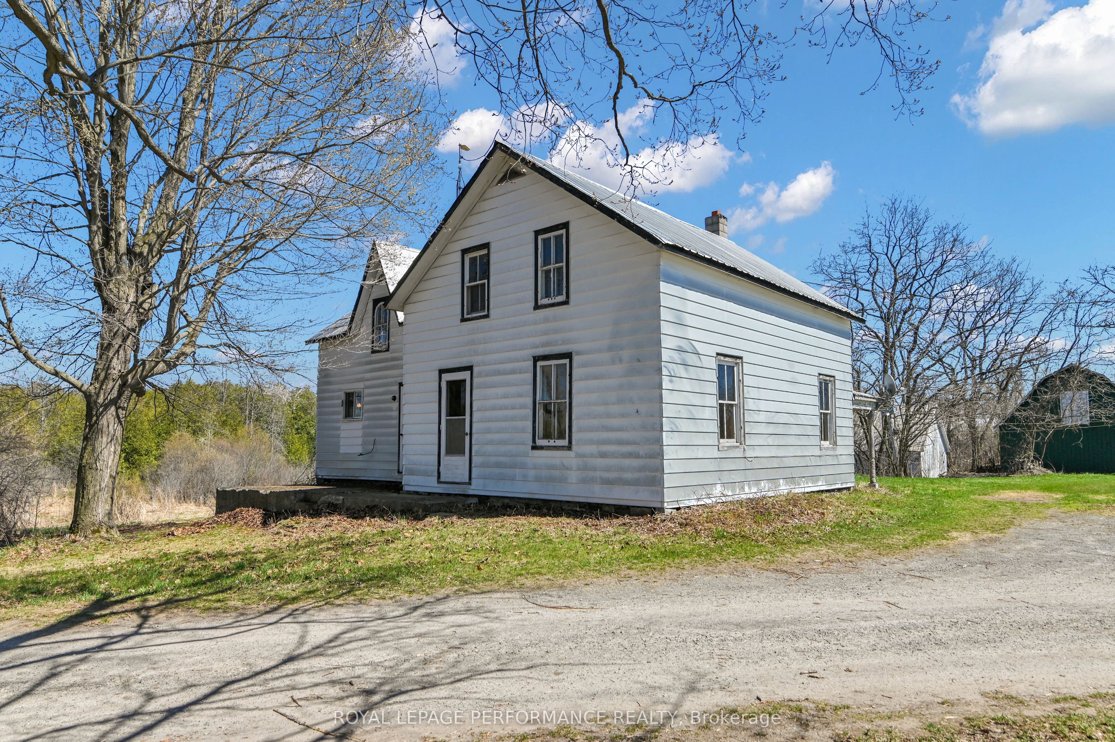 2421 Buckwheat Road W Property Photo 3