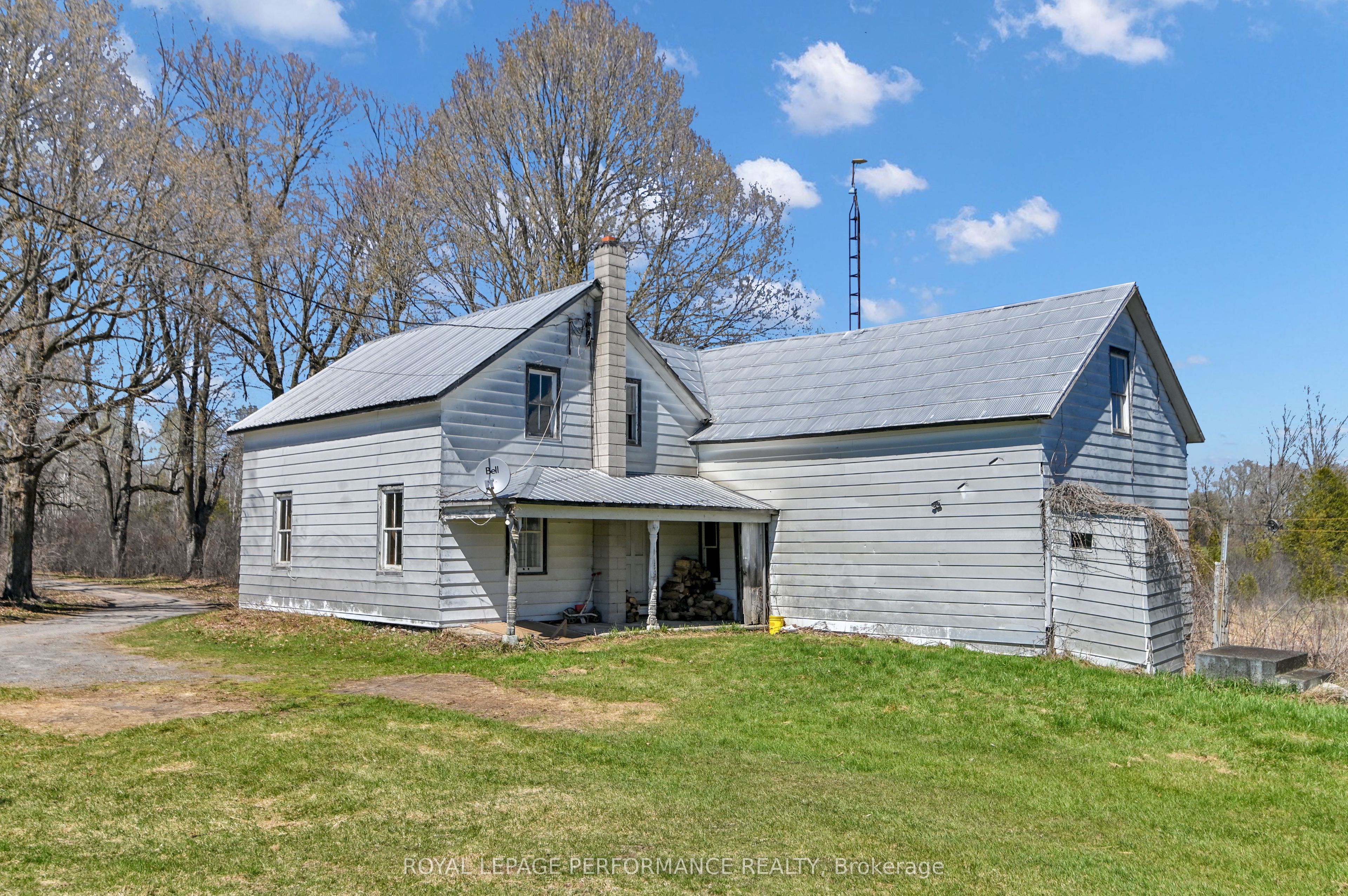 2421 Buckwheat Road W Property Photo 4