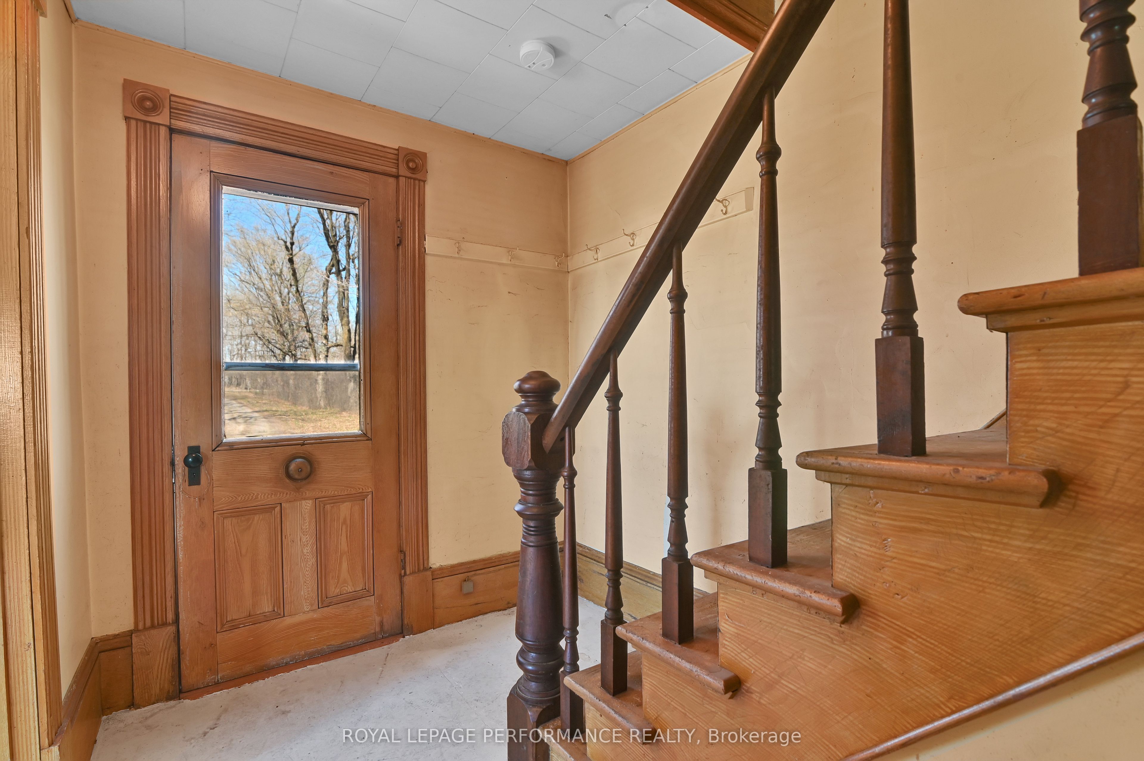 2421 Buckwheat Road W Property Photo 5