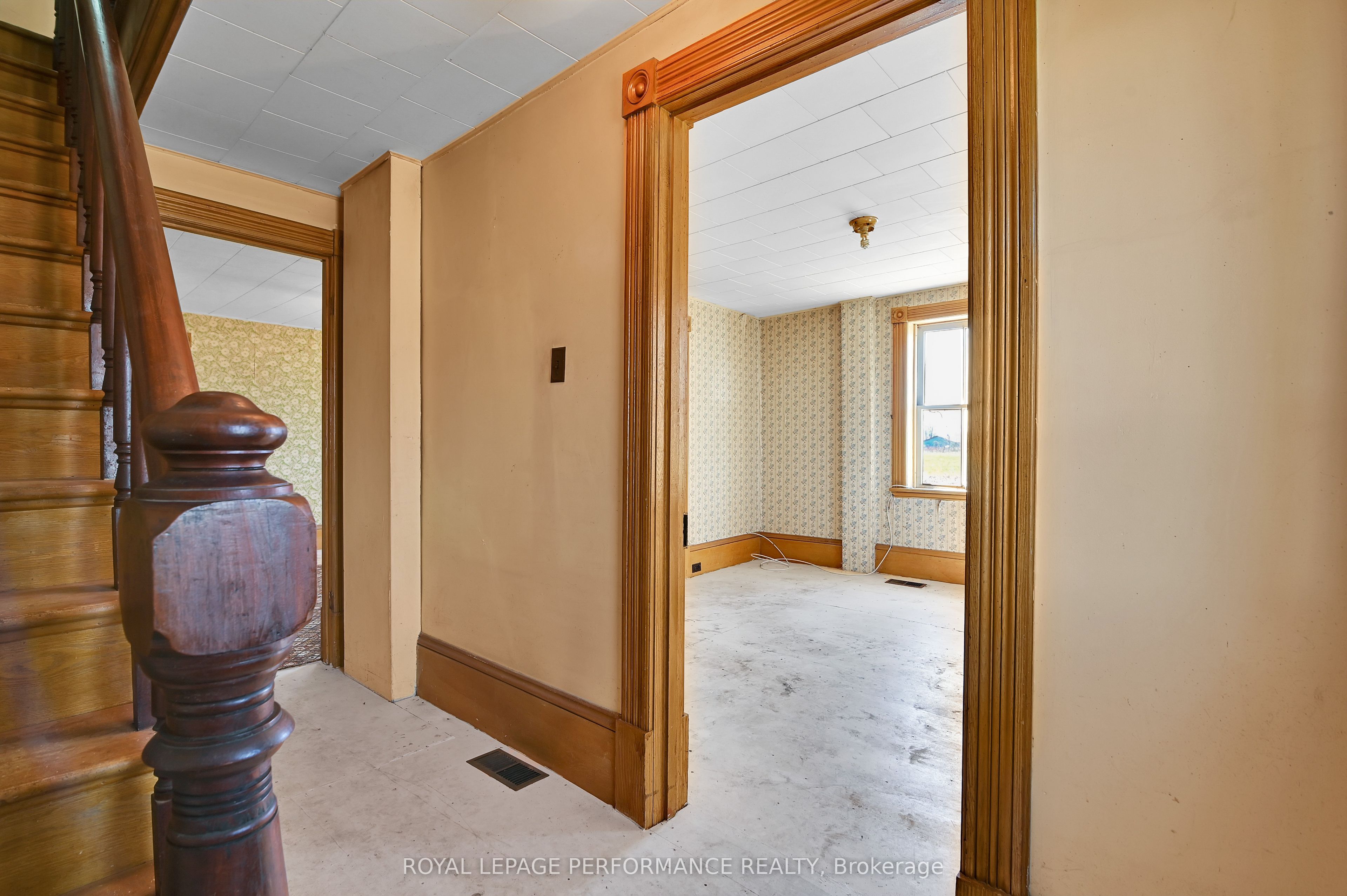 2421 Buckwheat Road W Property Photo 6