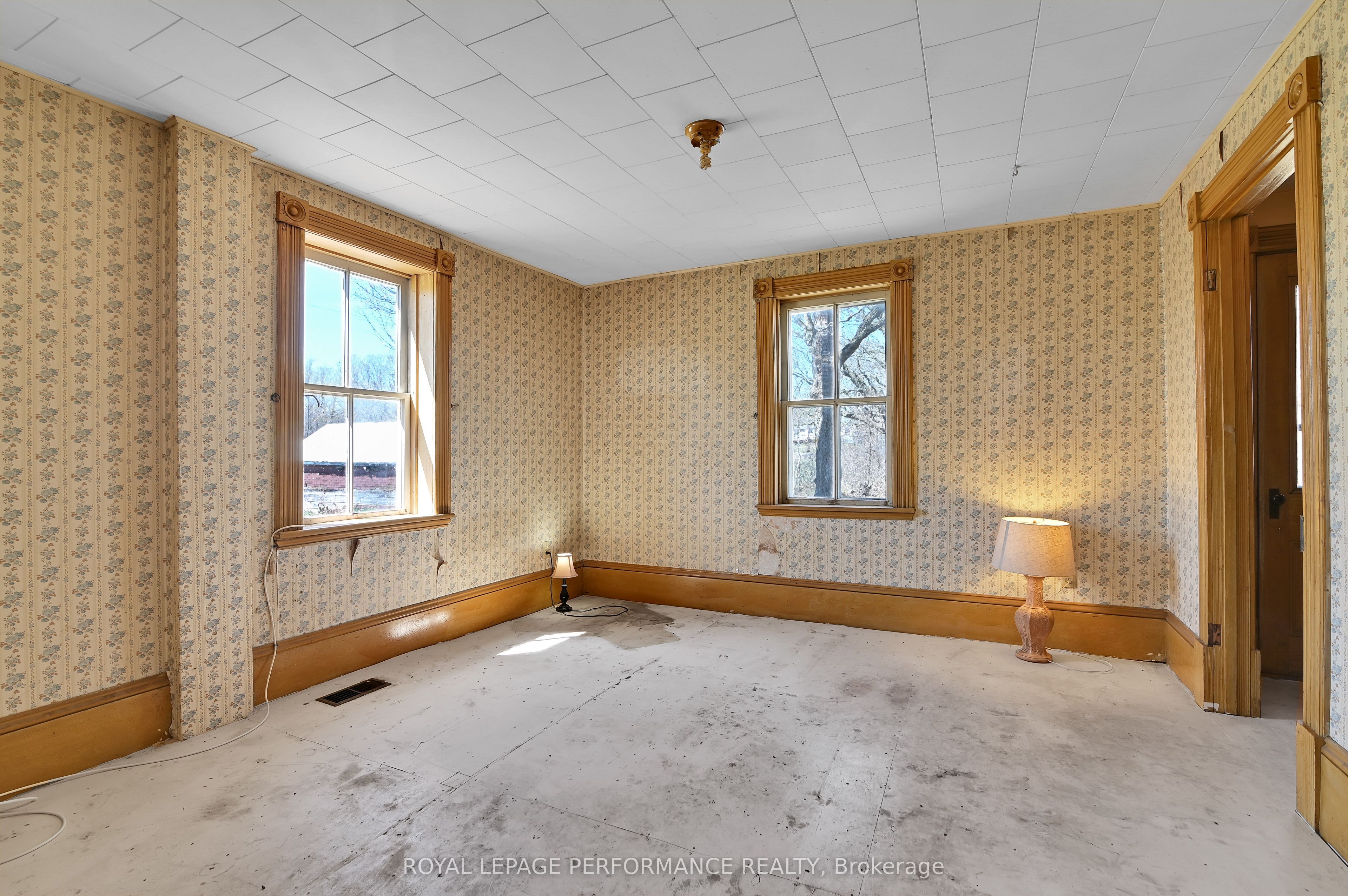 2421 Buckwheat Road W Property Photo 8
