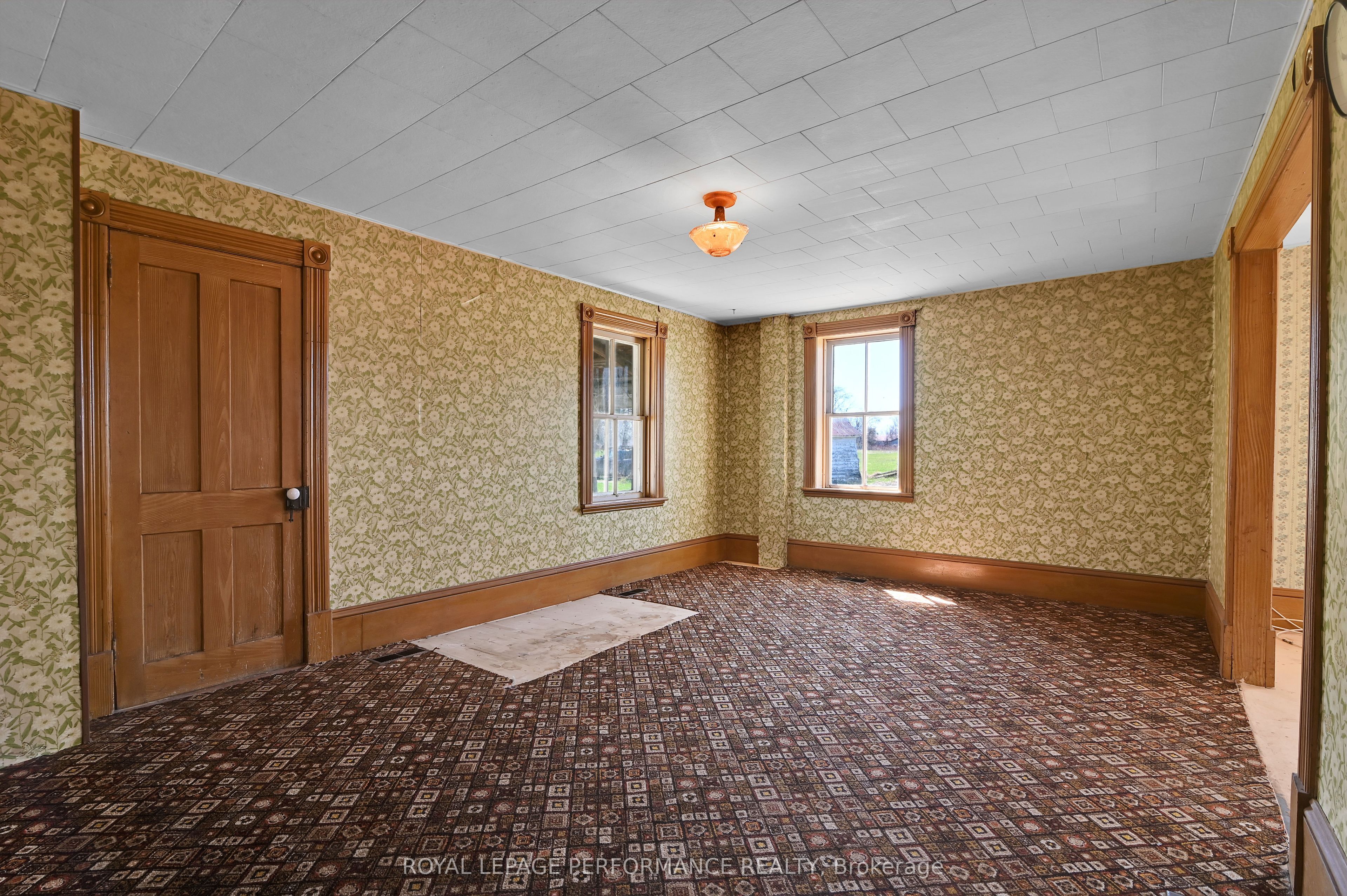 2421 Buckwheat Road W Property Photo 10