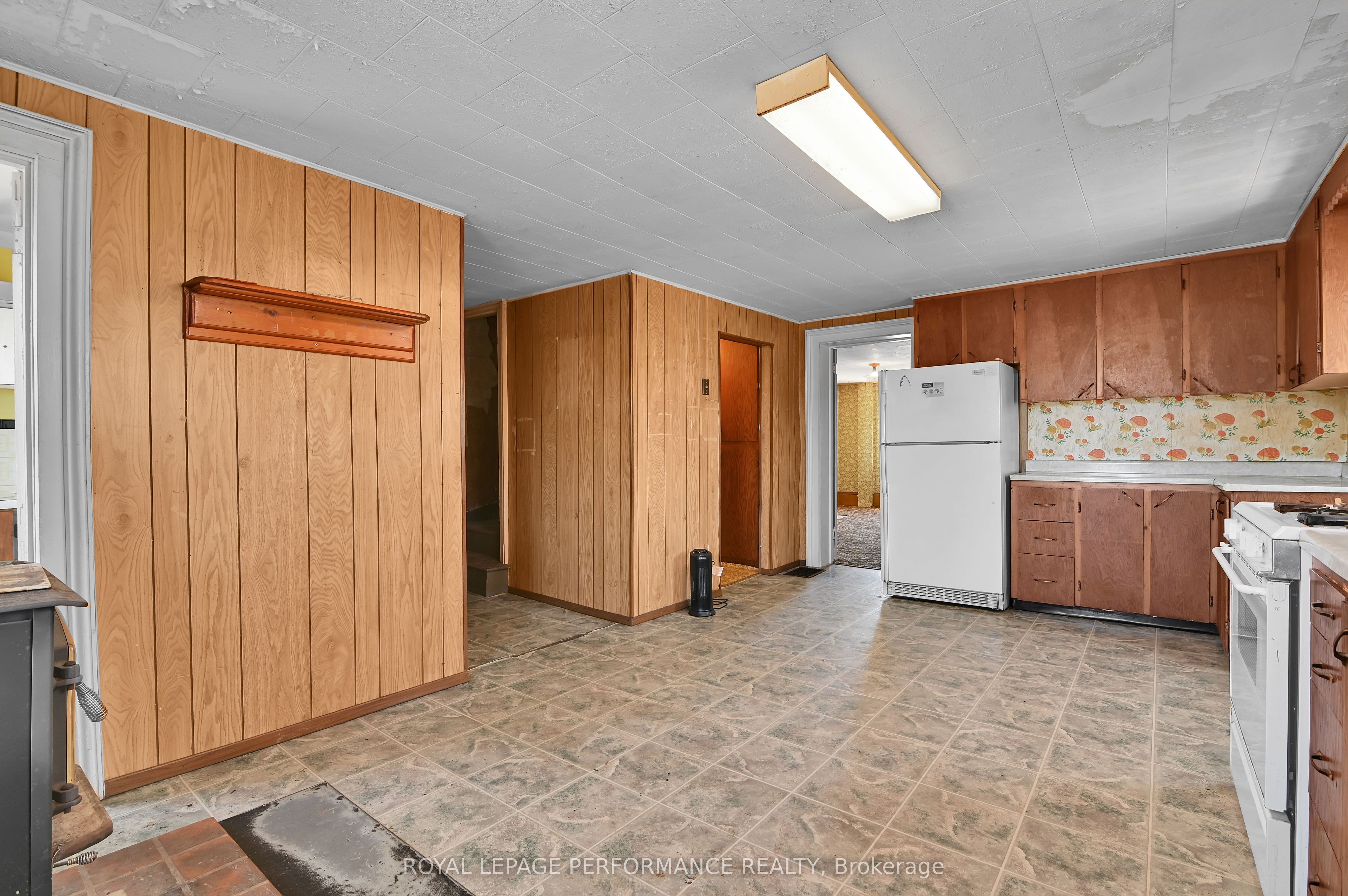 2421 Buckwheat Road W Property Photo 12