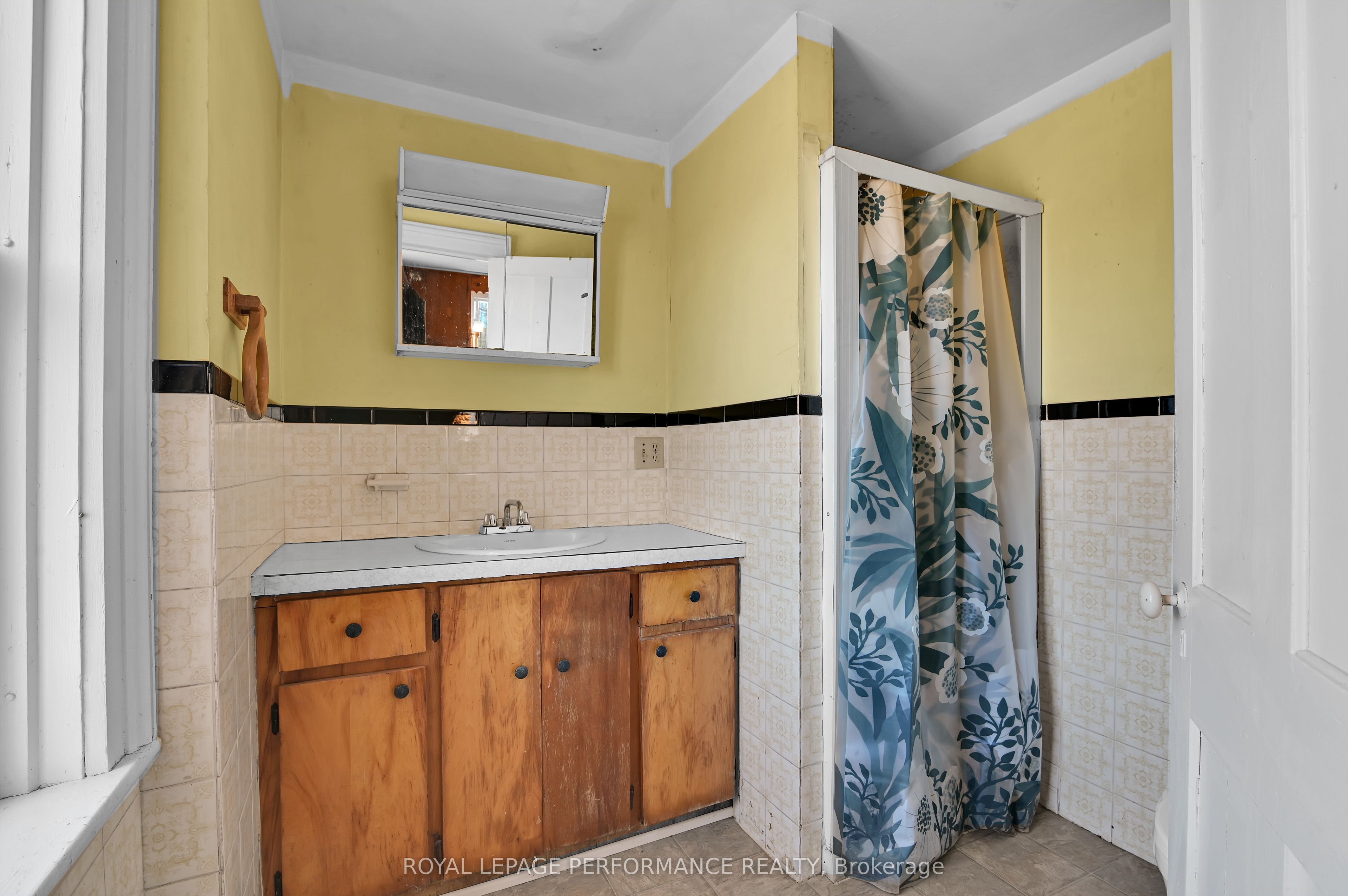 2421 Buckwheat Road W Property Photo 13