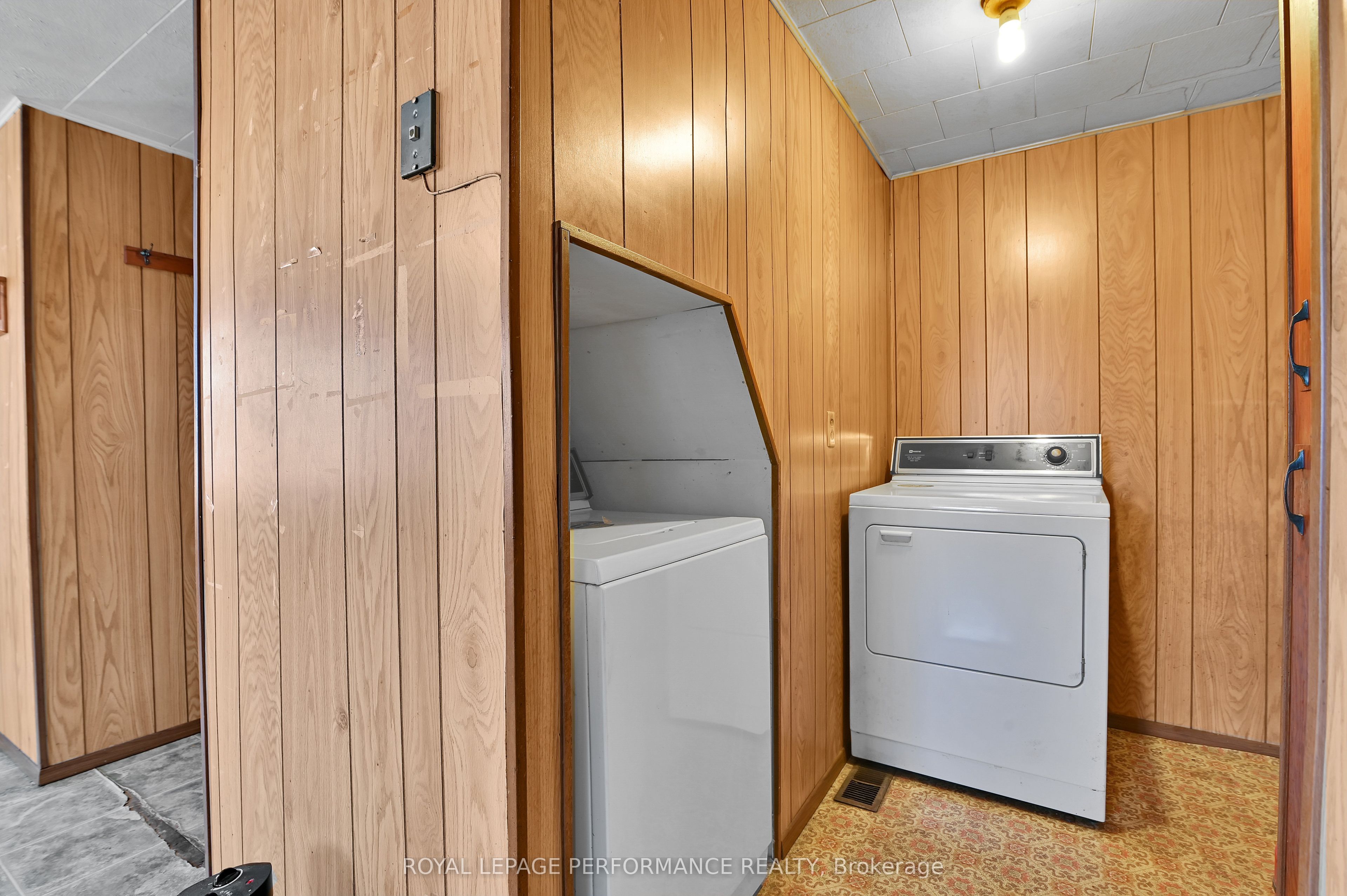 2421 Buckwheat Road W Property Photo 14