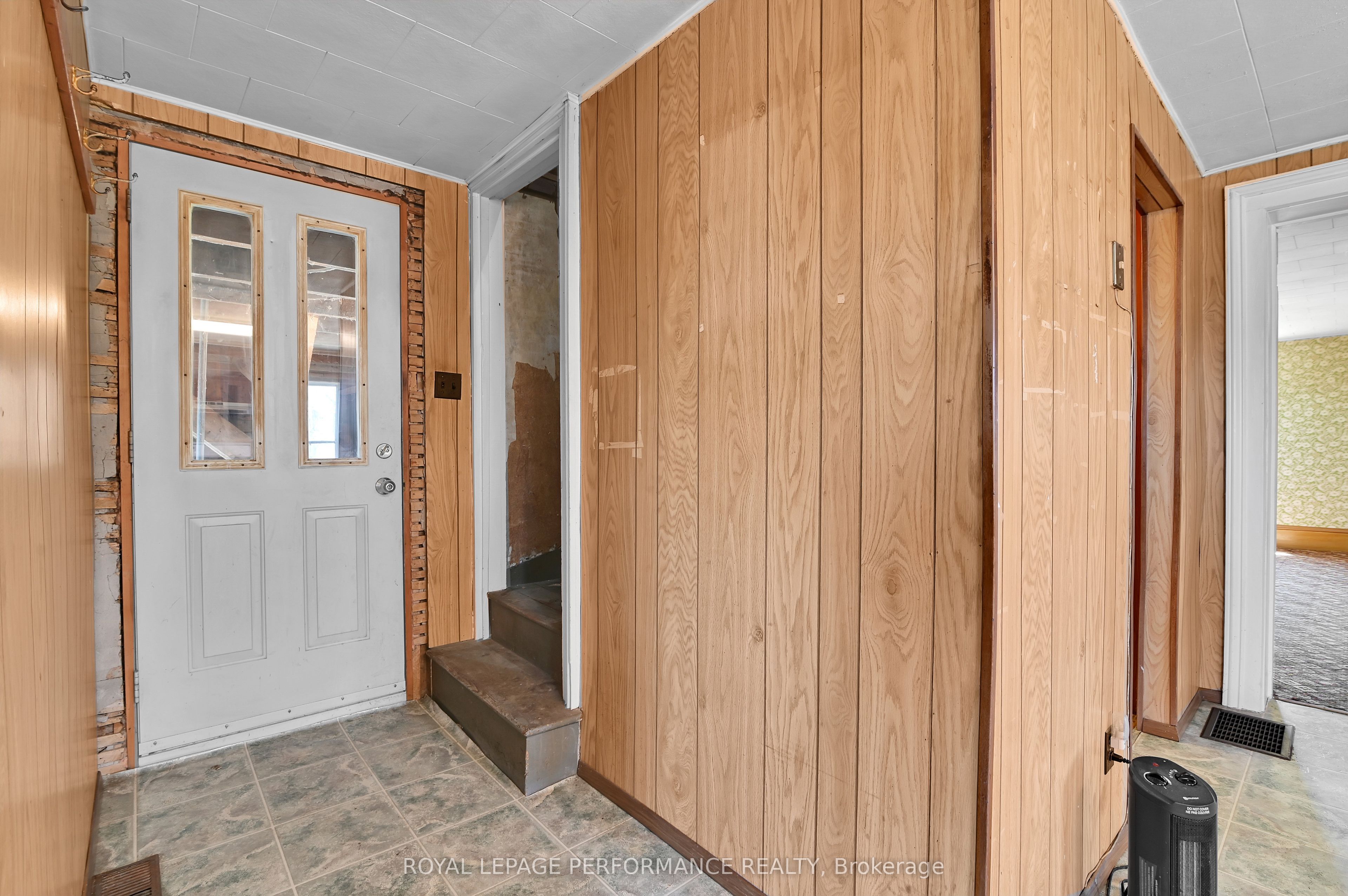 2421 Buckwheat Road W Property Photo 15