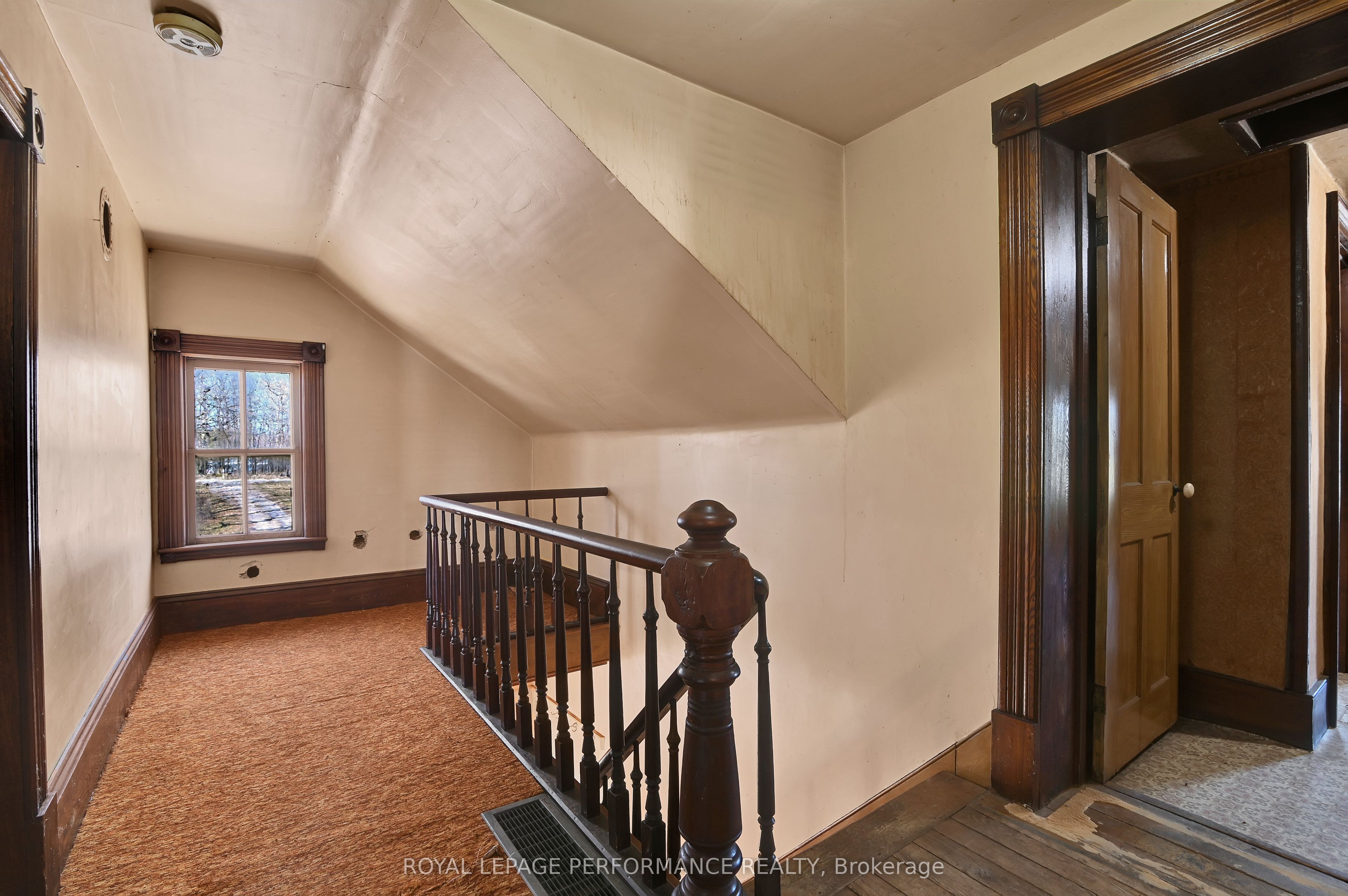 2421 Buckwheat Road W Property Photo 16